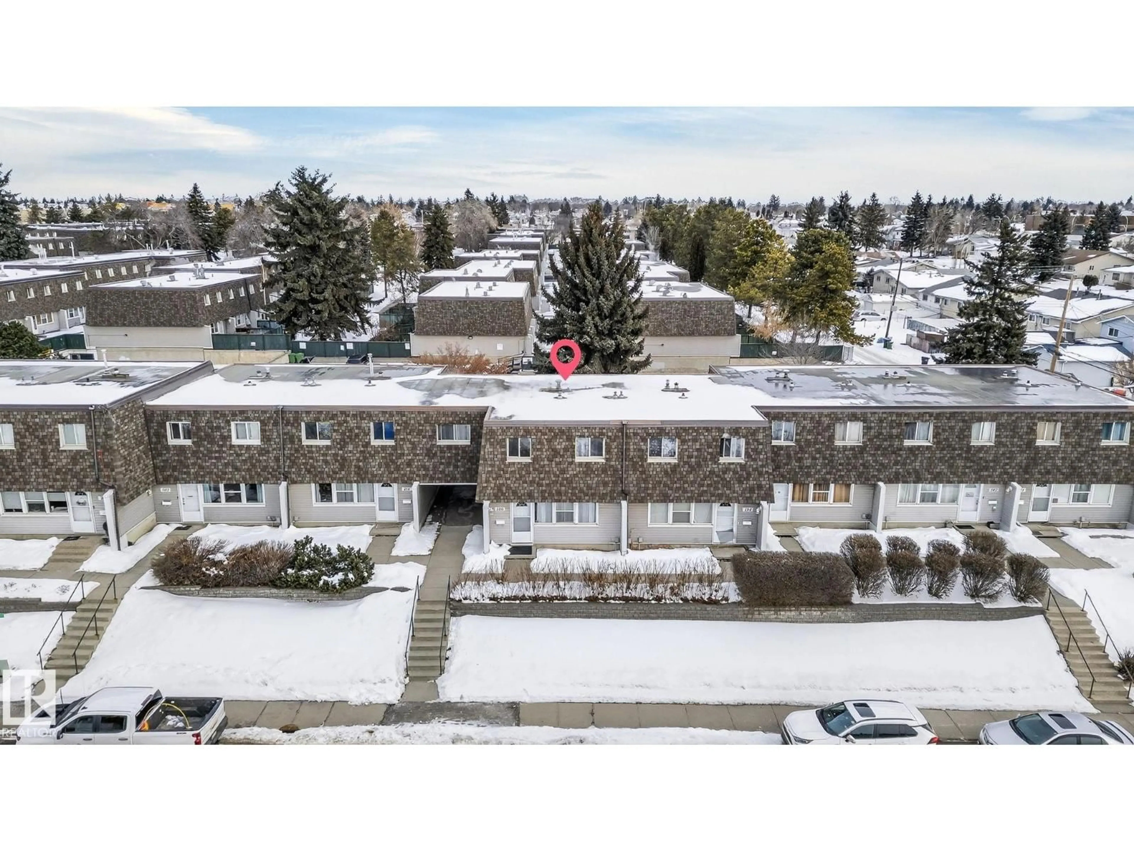 A pic from outside/outdoor area/front of a property/back of a property/a pic from drone, unknown for 105 VILLAGE ON THE GREEN GR, Edmonton Alberta T5A1H2