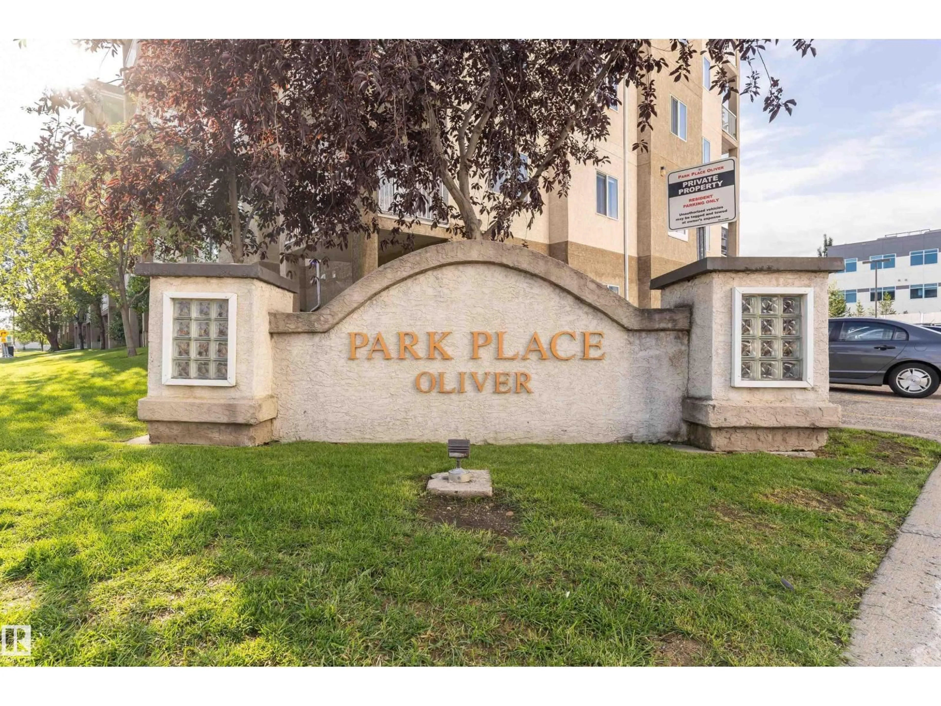 Parking for 524 - 10535 122 ST, Edmonton Alberta T5N4B7