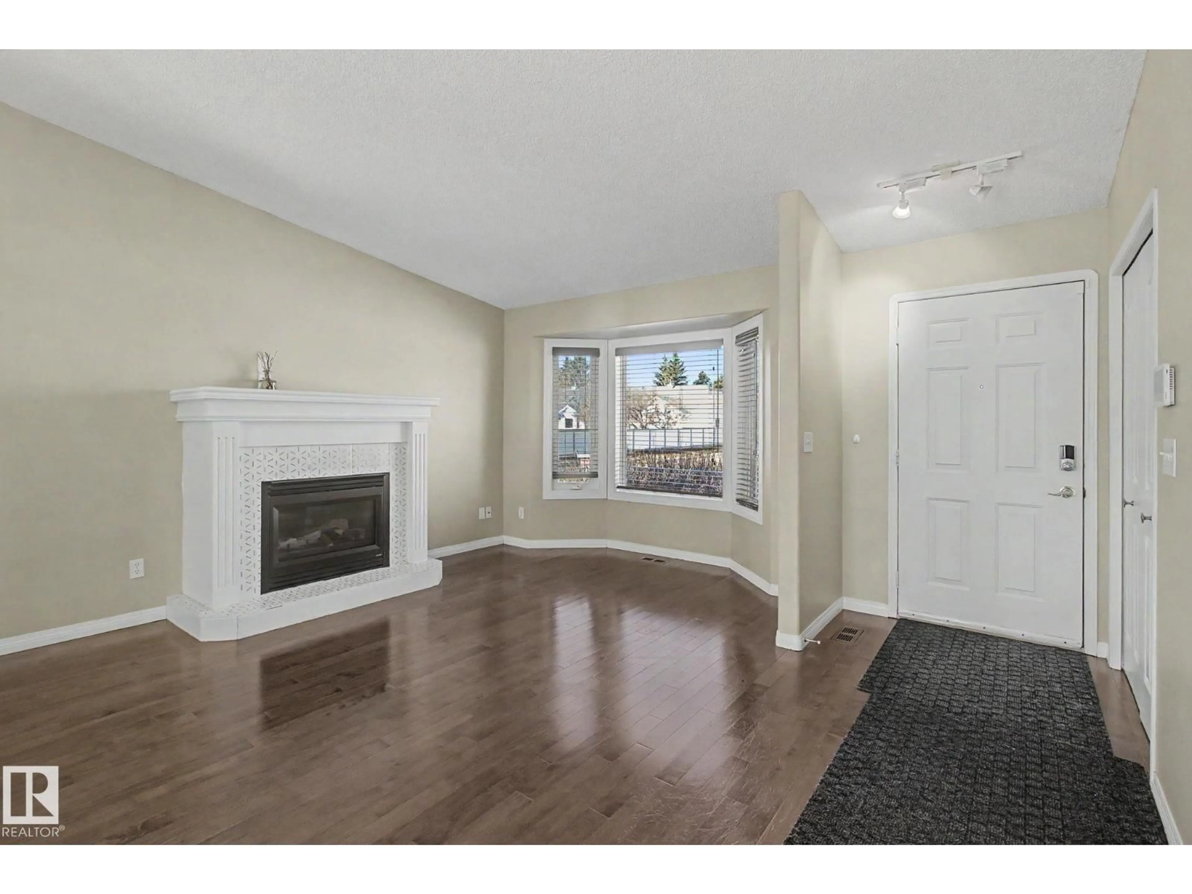 Unknown for 3903 32 ST, Edmonton Alberta T6T1J5