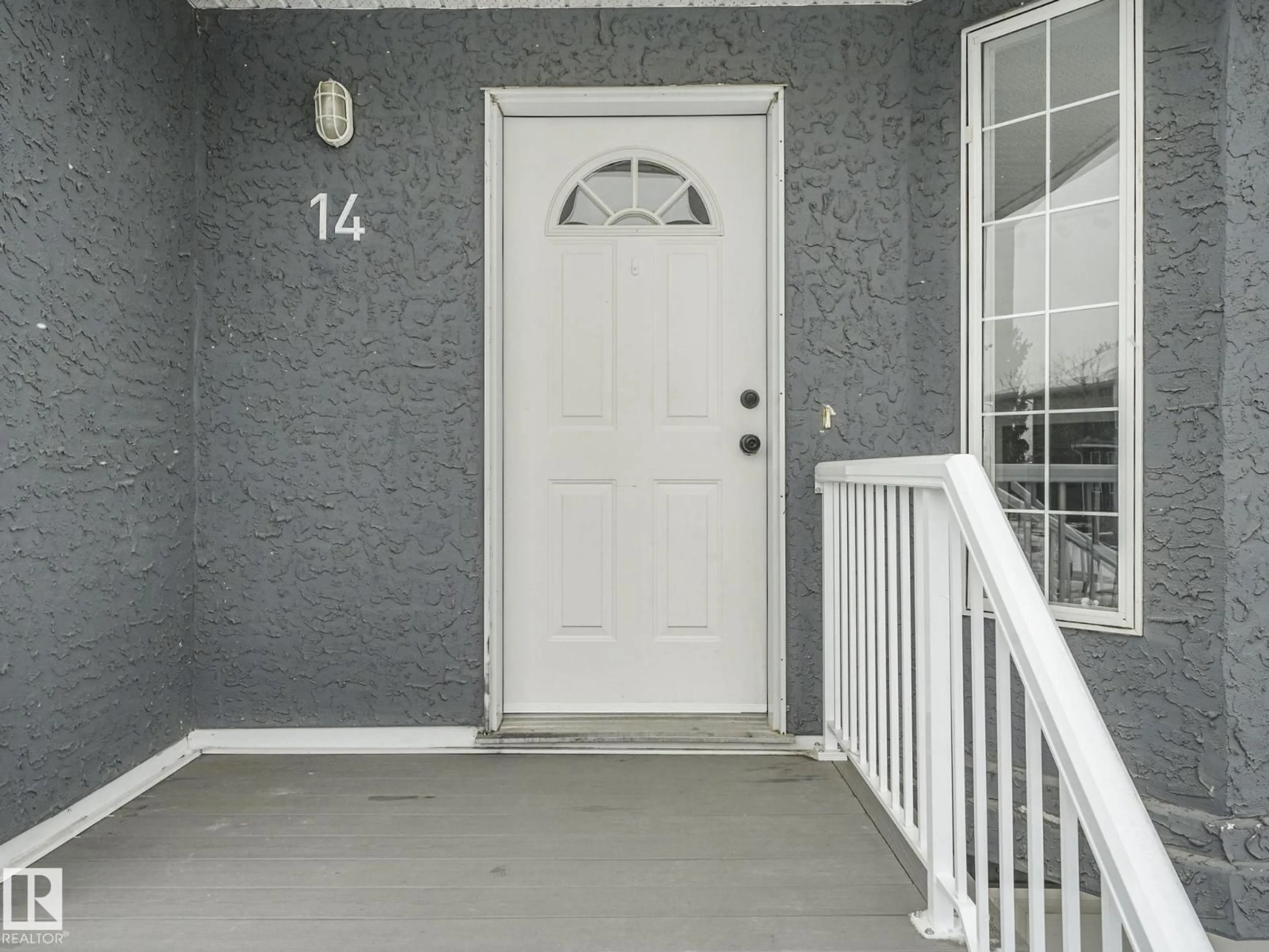 Indoor entryway for #14 - 15128 22 ST, Edmonton Alberta T5Y2W5