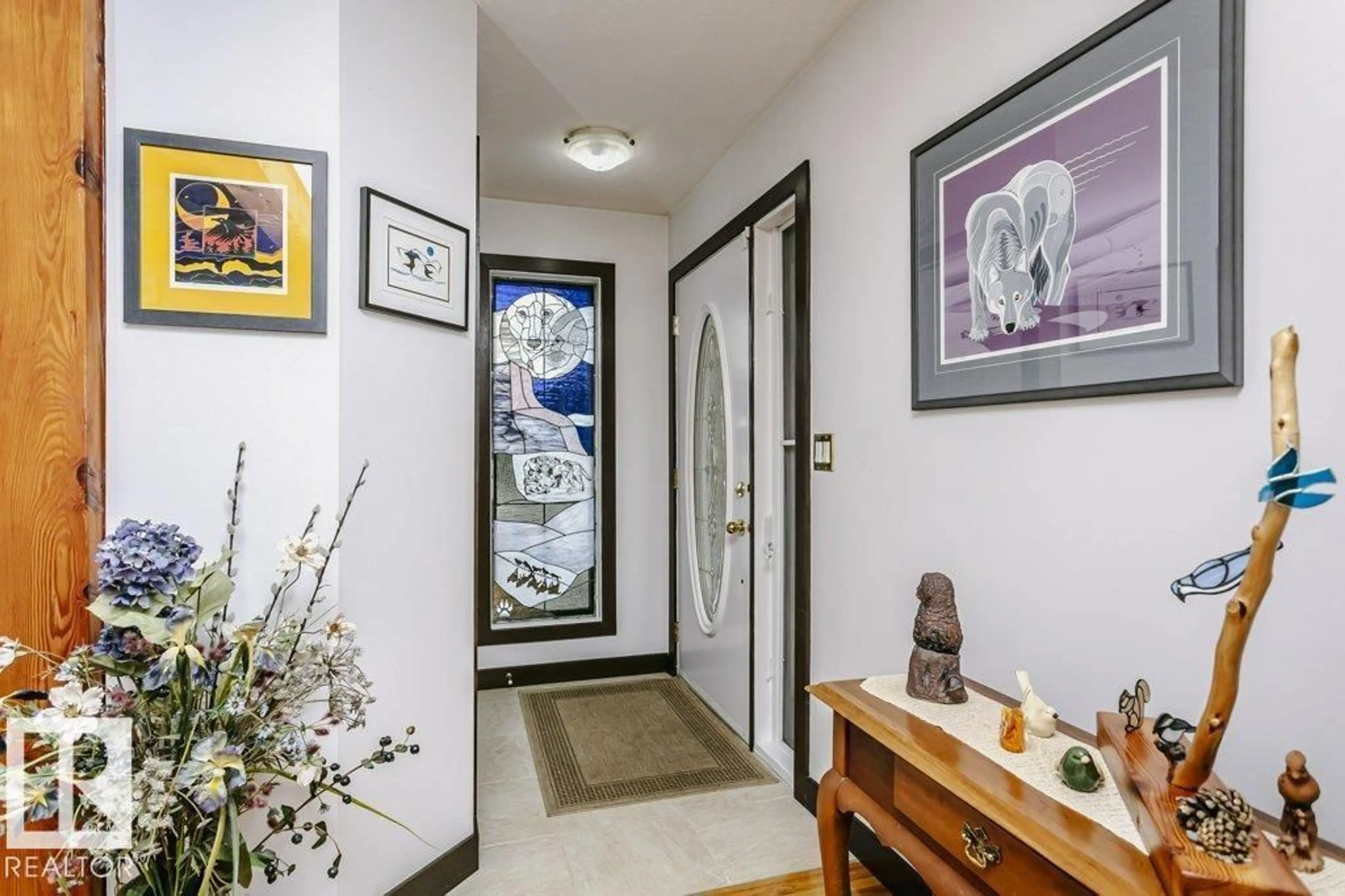 Indoor foyer for 15634 81 AV, Edmonton Alberta T5R3P4