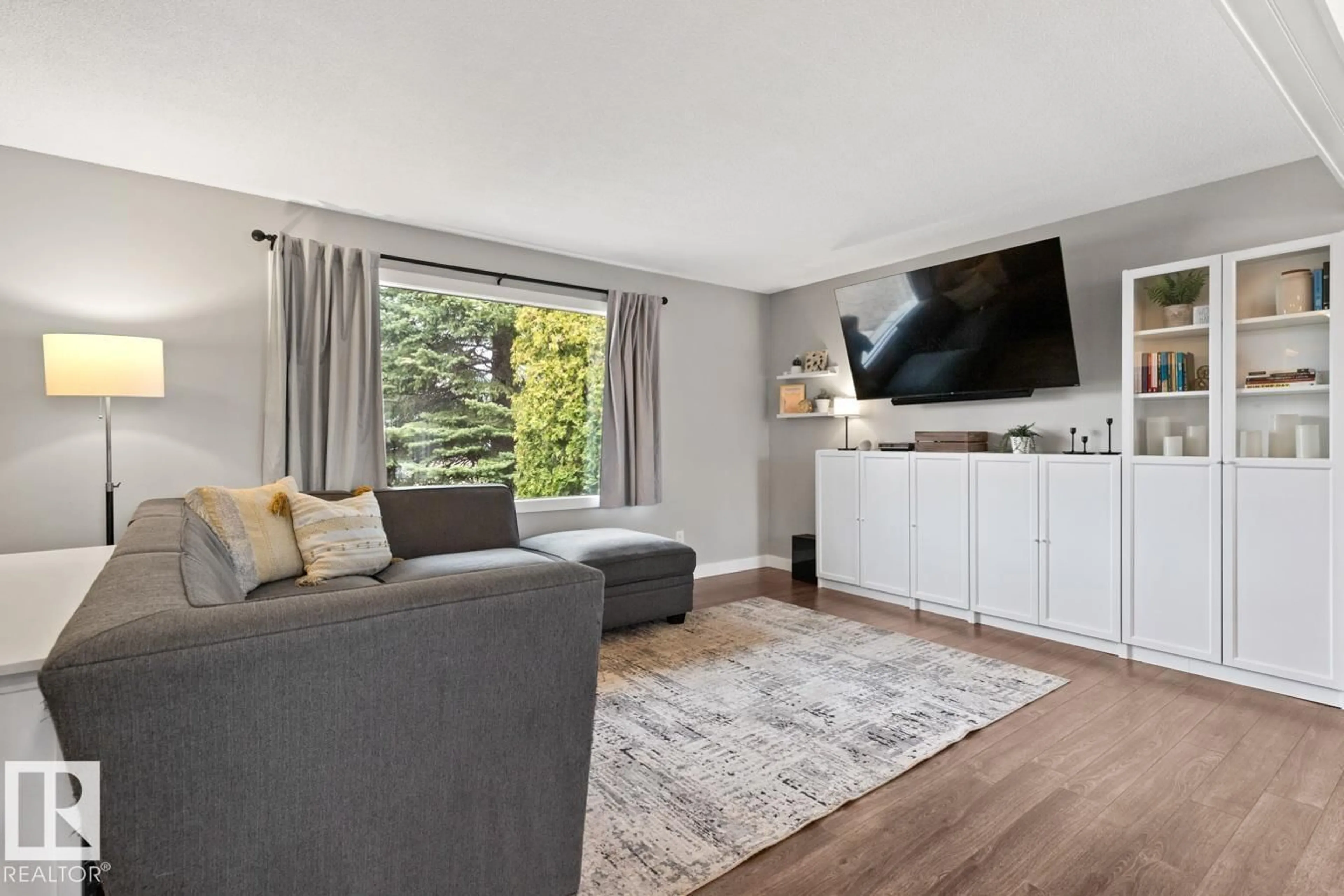 Living room with furniture, unknown for 20 CARAGANA AV, Sherwood Park Alberta T8A1W7