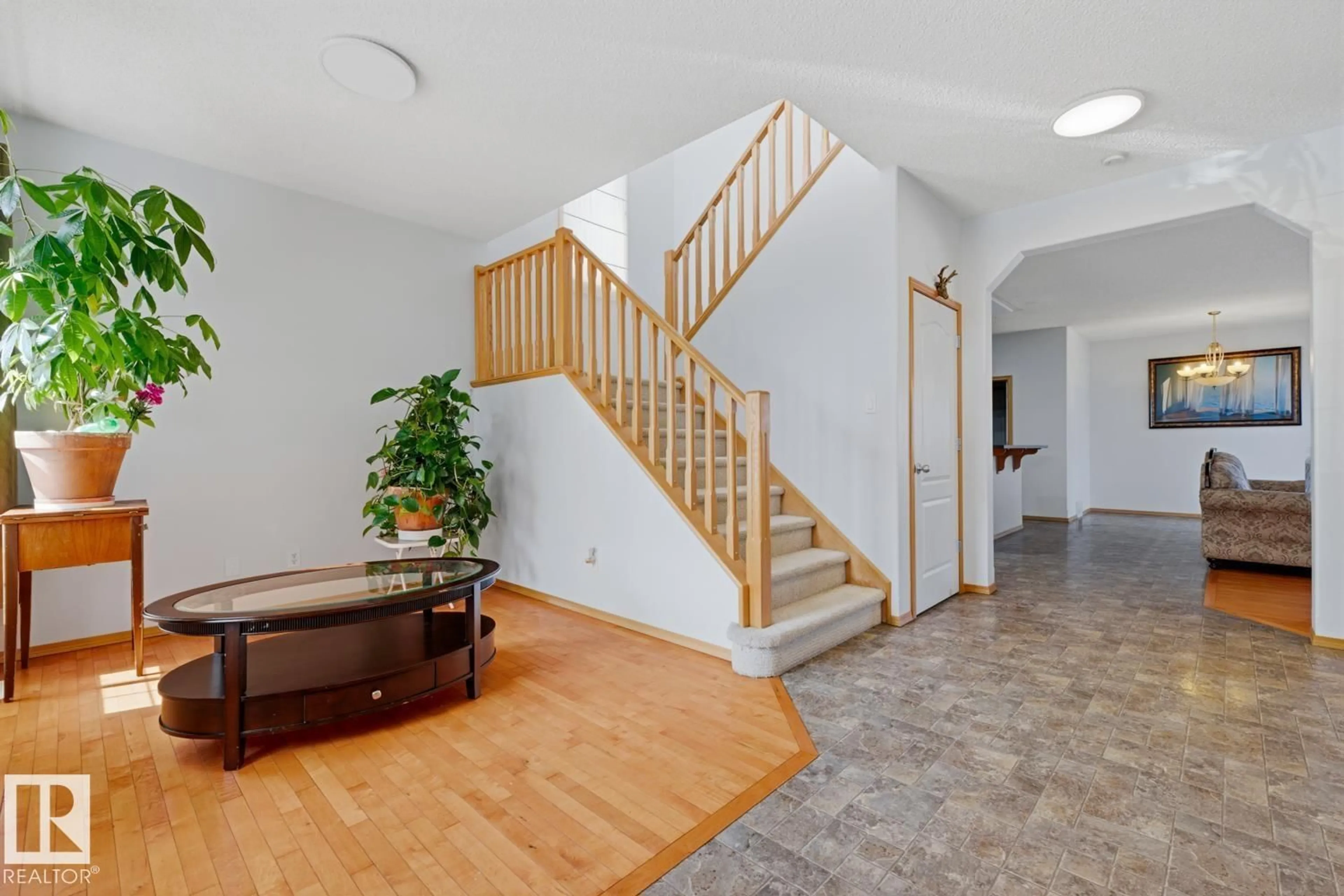 Indoor foyer for 9904 144 AV, Edmonton Alberta T5E6M5