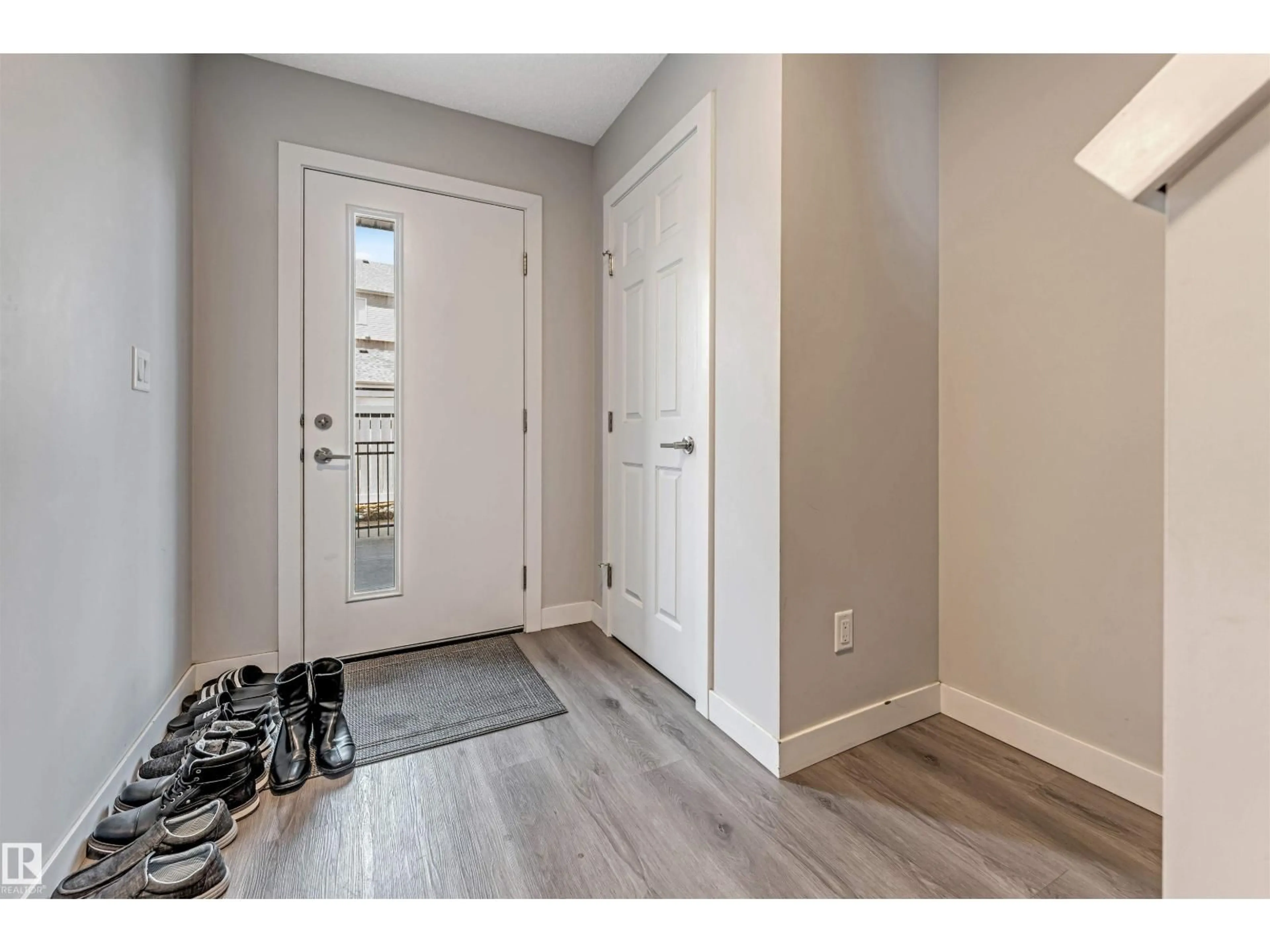 Indoor entryway for 21 - 11910 35 AV, Edmonton Alberta T6W4Z8