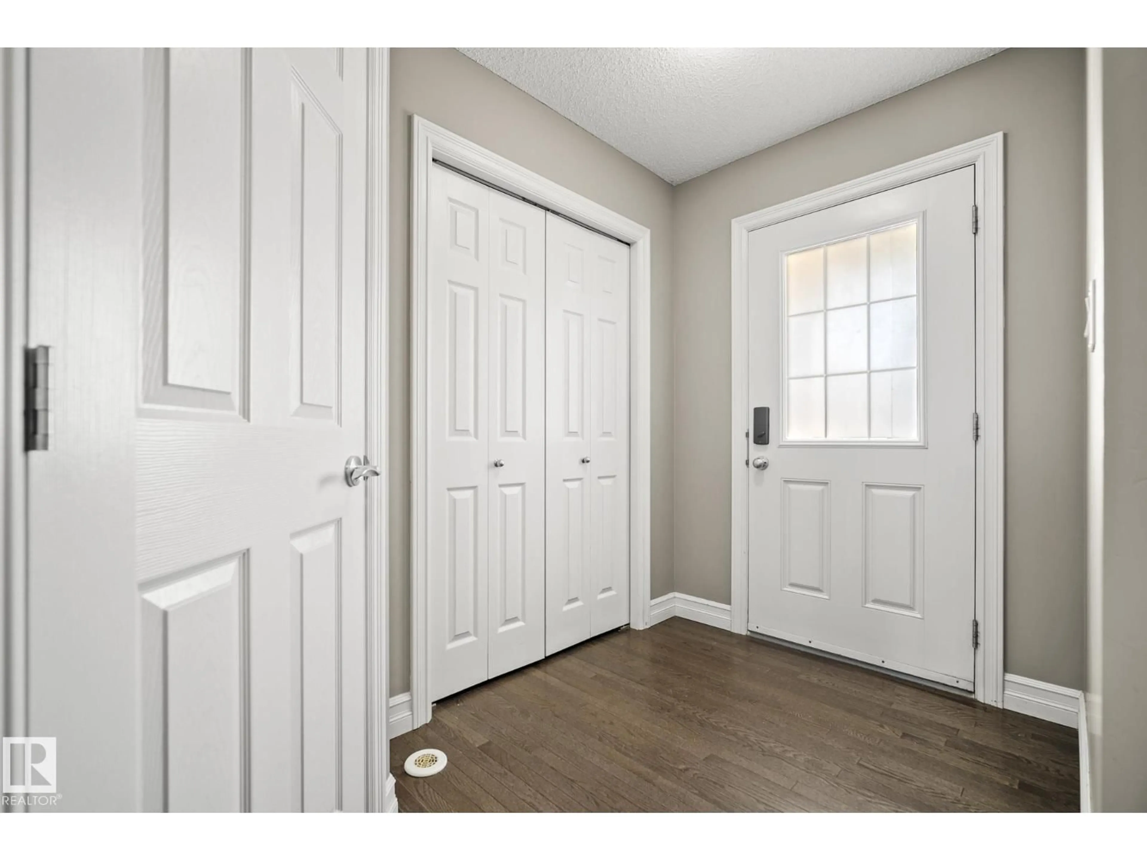 Indoor entryway for #87 - 219 CHARLOTTE WY, Sherwood Park Alberta T8H0K6