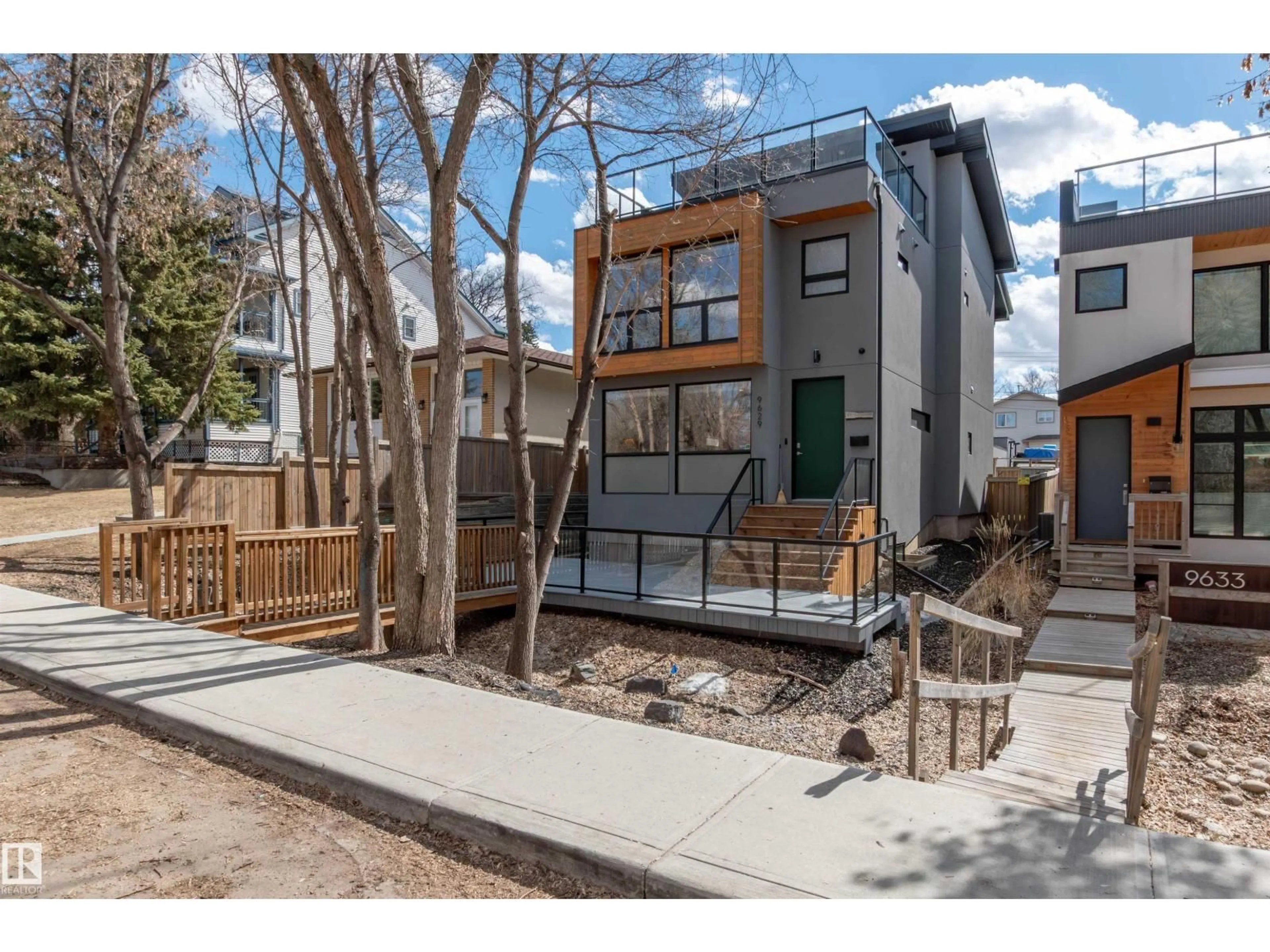 Unknown for 9629 84 AV, Edmonton Alberta T6C1E7