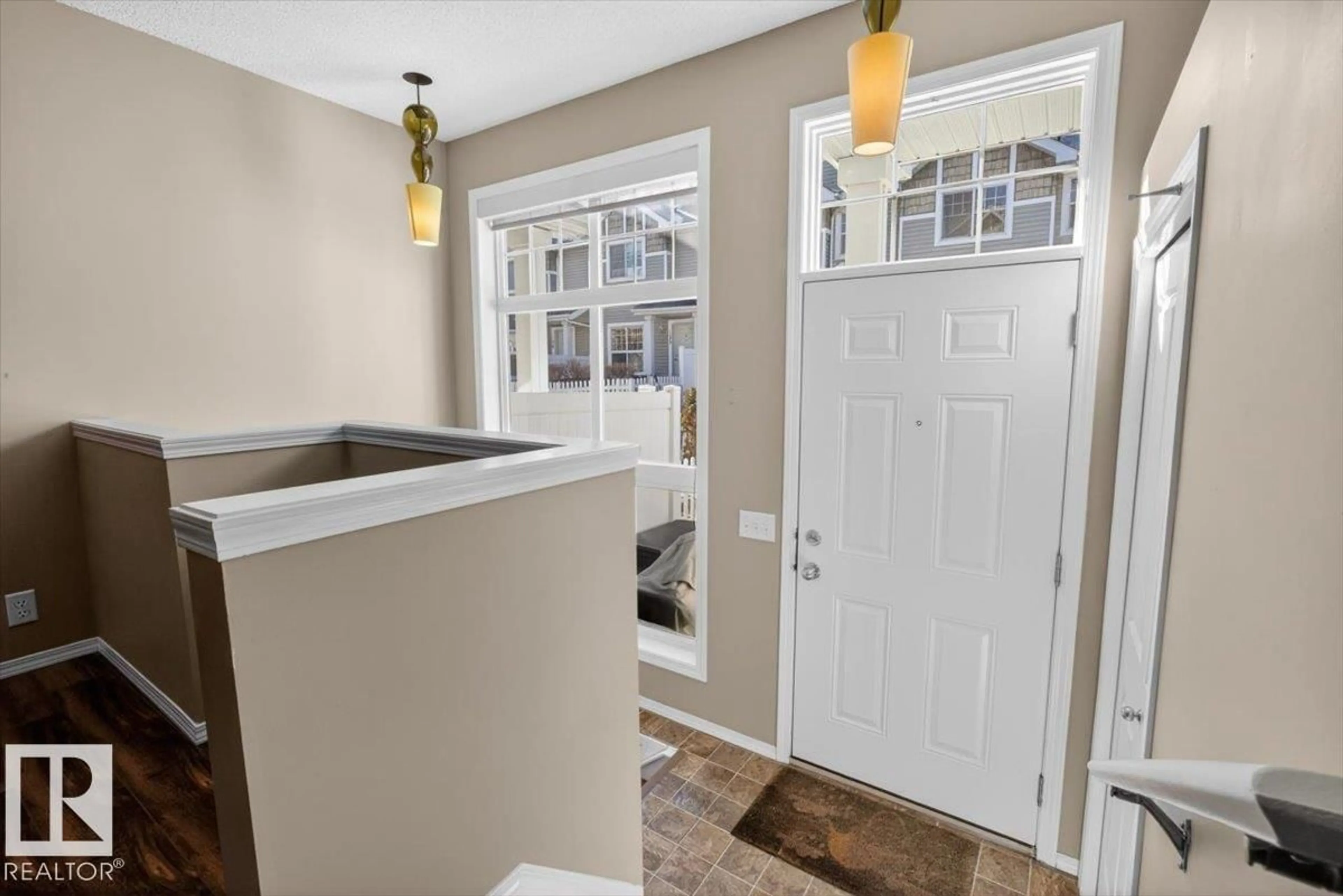 Indoor entryway for 130 5604 199 ST NW, Edmonton Alberta T6M2Z9