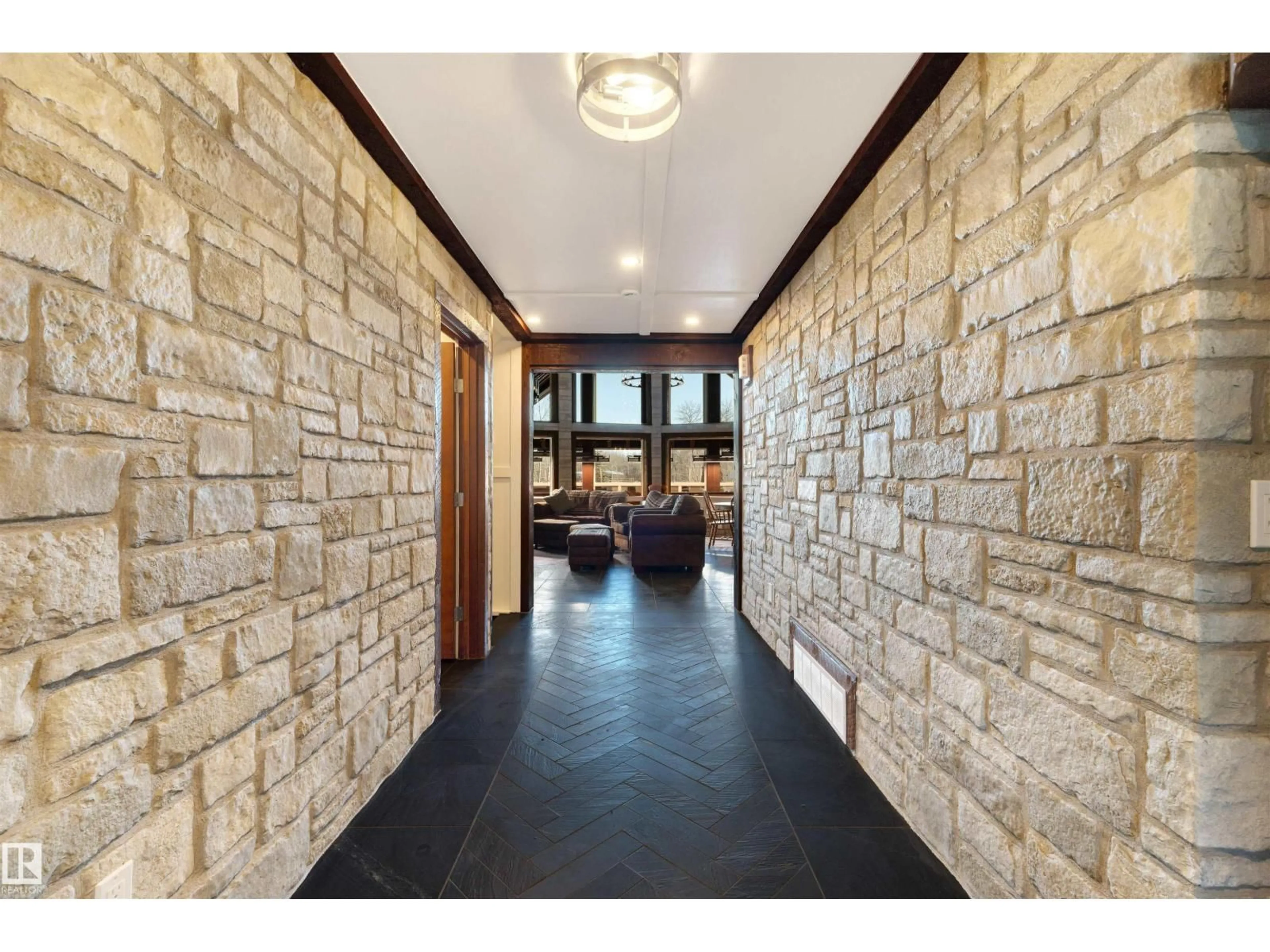 Indoor foyer for 55310 HWY 28 A, Rural Sturgeon County Alberta T8L5A4