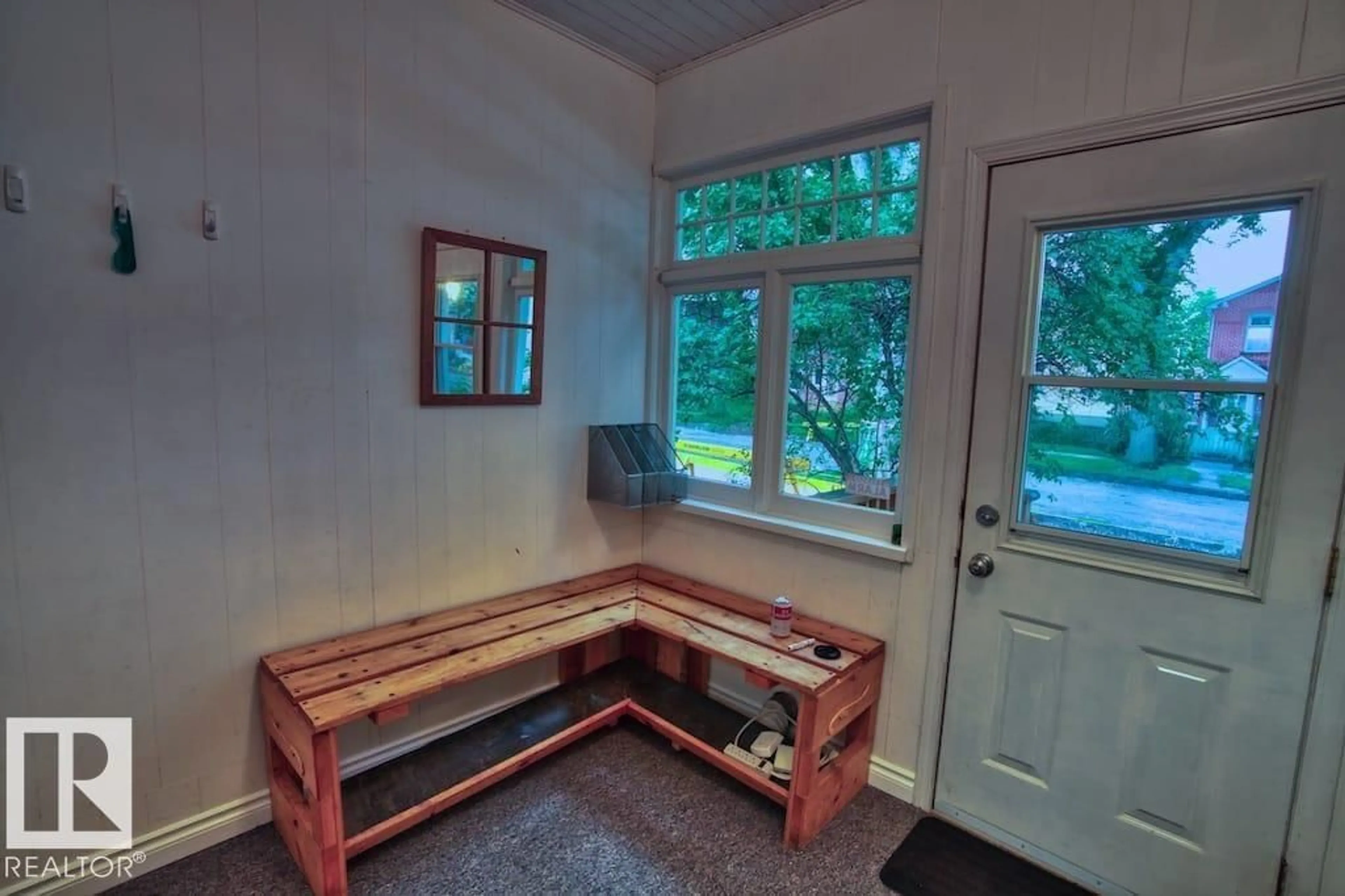 Indoor entryway for 10026 87 AV, Edmonton Alberta T6E2N9