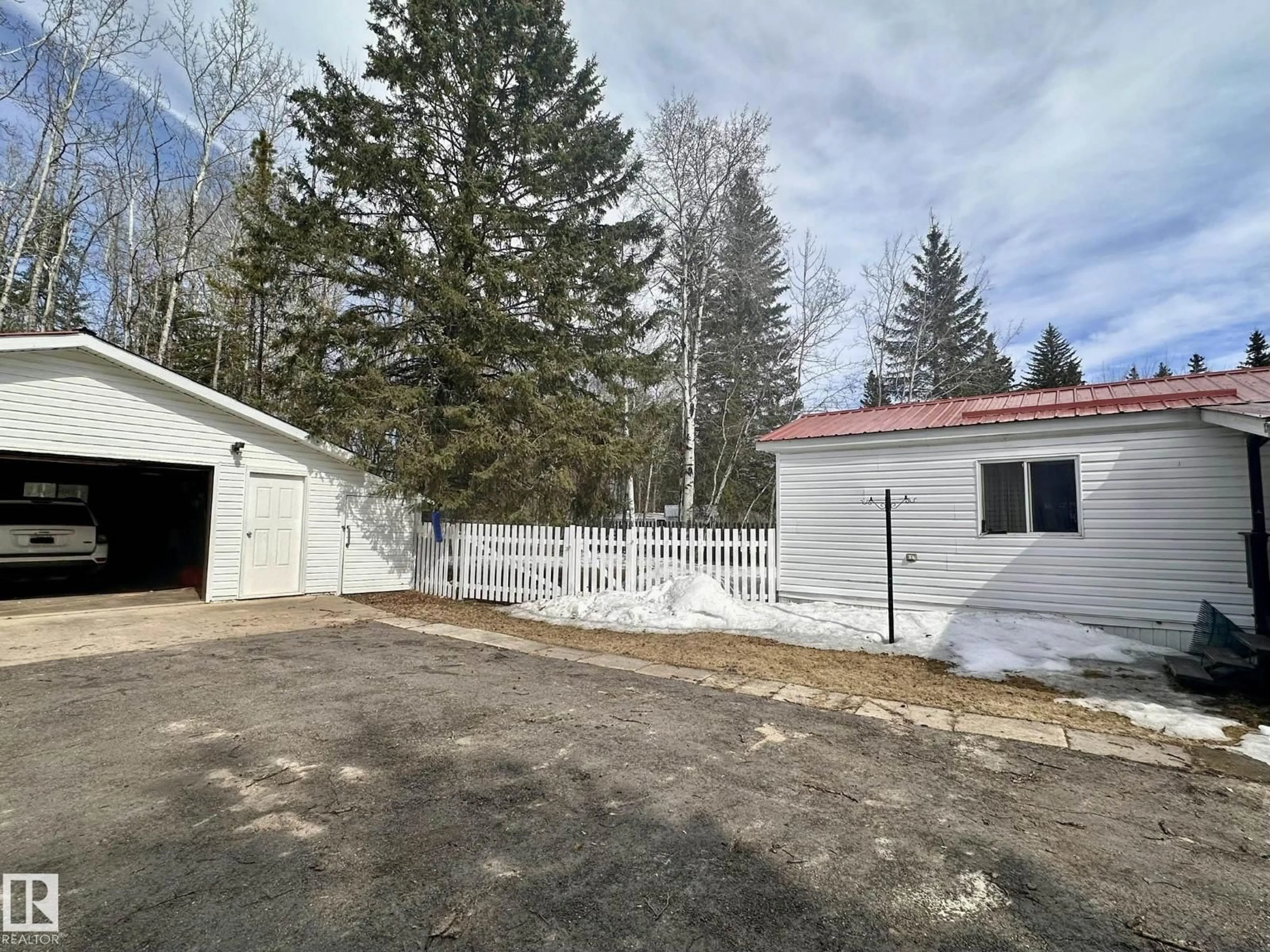 Shed for 4914 51, Fawcett Alberta T0Y0Y0