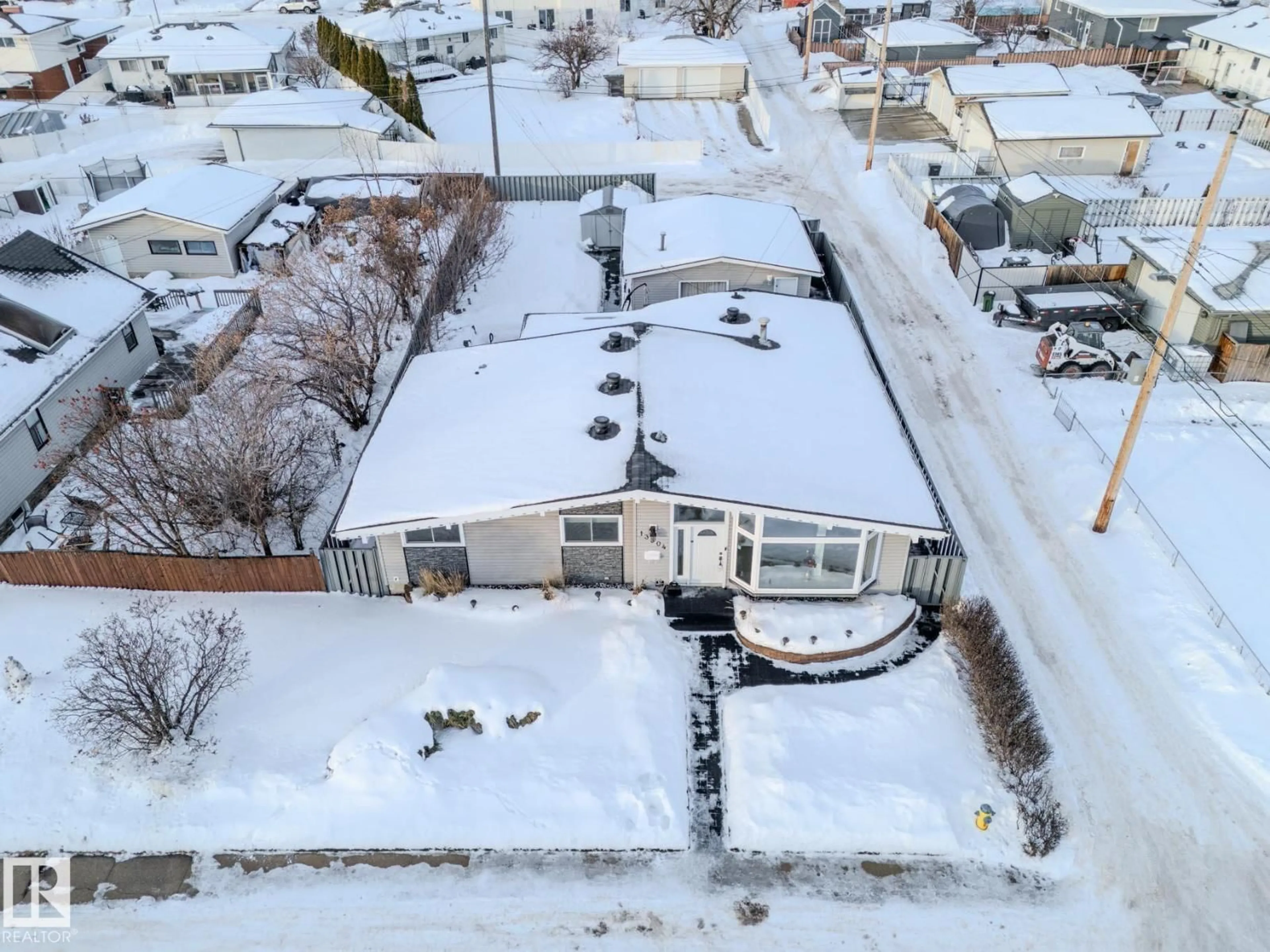 A pic from outside/outdoor area/front of a property/back of a property/a pic from drone, building for NW - 13304 70 ST, Edmonton Alberta T5C0K3