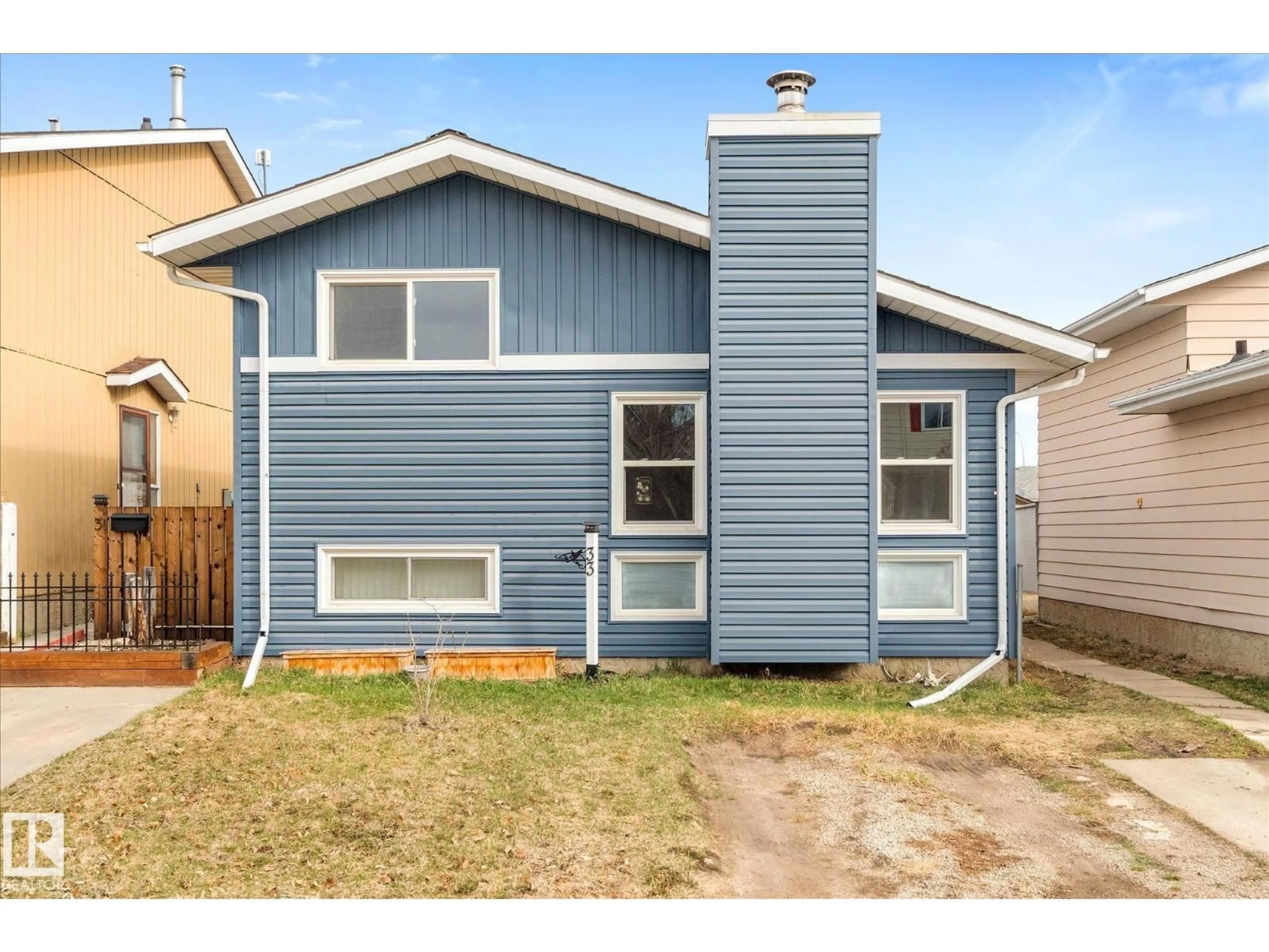 Home with vinyl exterior material, street for 33 WELLINGTON CR, Spruce Grove Alberta T7X1K3