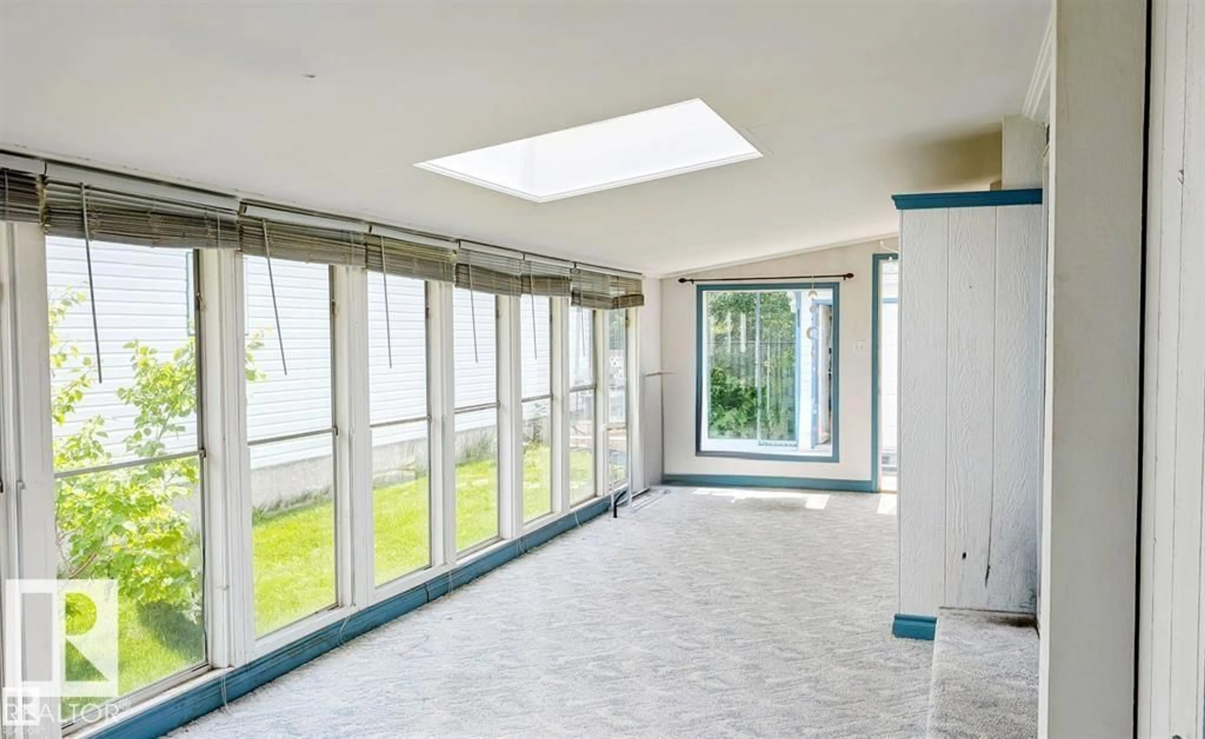 Indoor foyer for 1540 JUBILEE WD, Sherwood Park Alberta T8H1V2