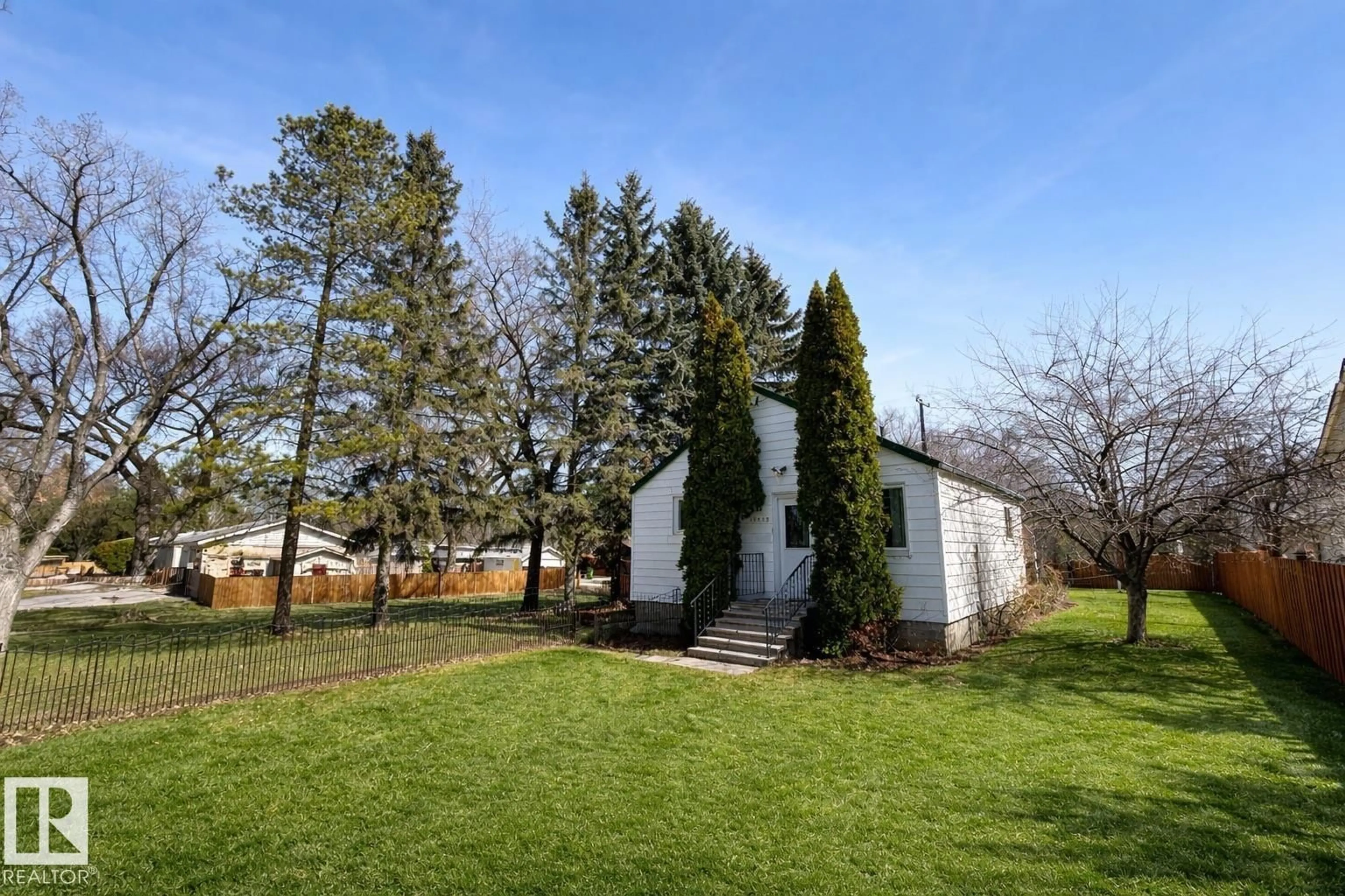 Unknown for 11017 38 ST NW, Edmonton Alberta T5W2E7