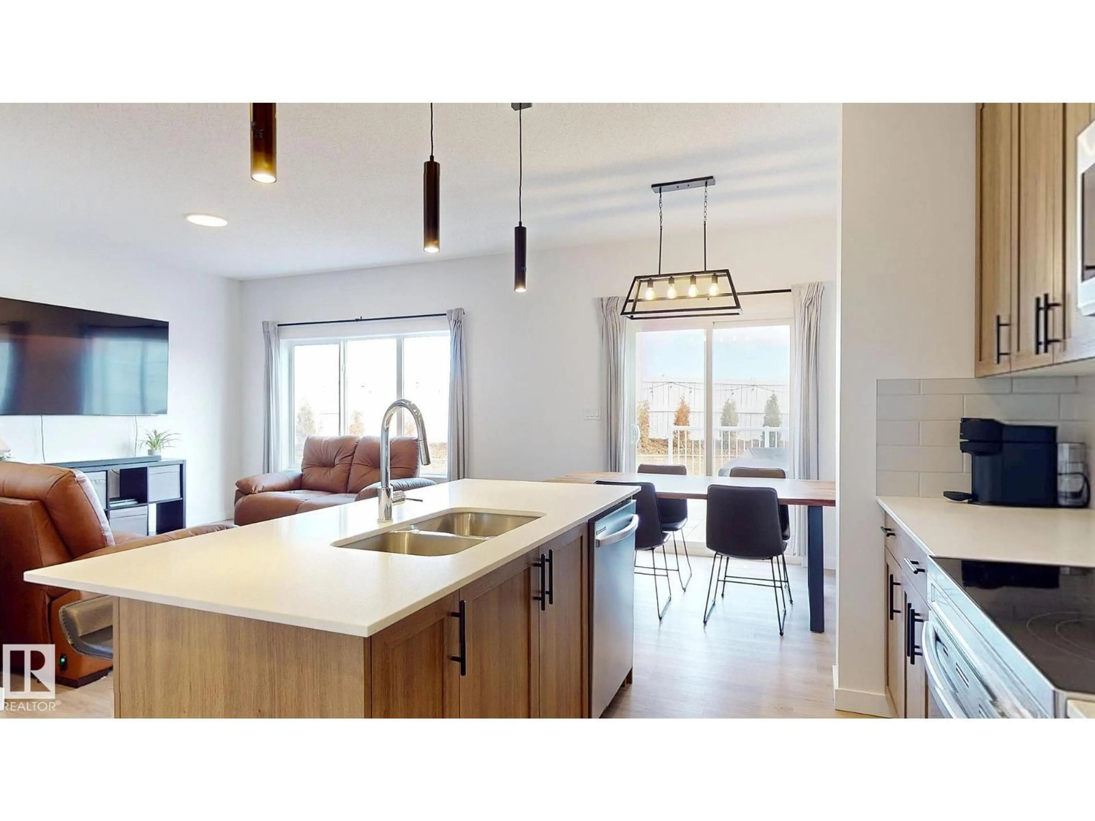 Contemporary kitchen, unknown for 2808 152 AV, Edmonton Alberta T5Y3Y8