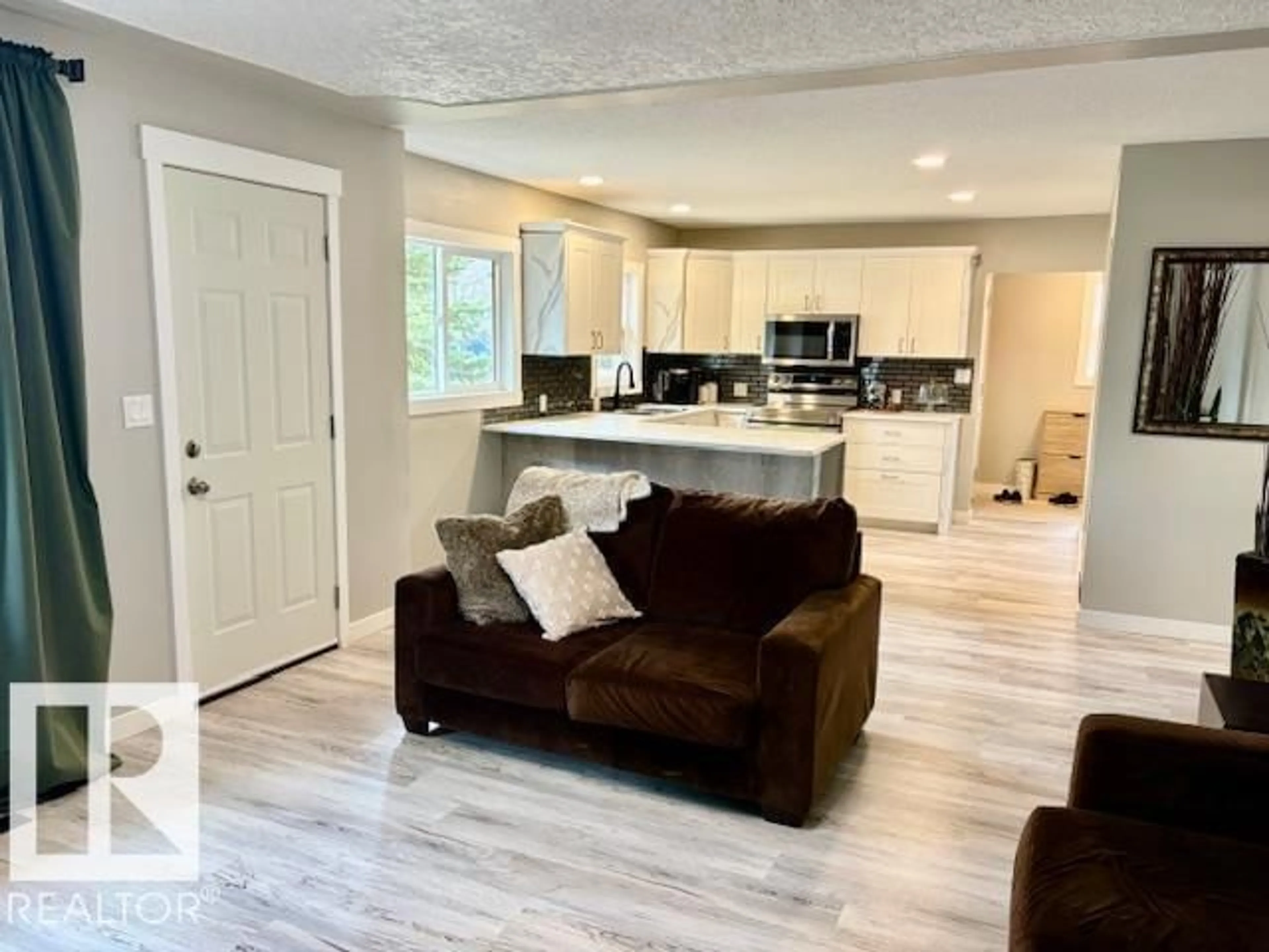 Open concept kitchen, unknown for 5626 49A ST, Vegreville Alberta T9C1K4