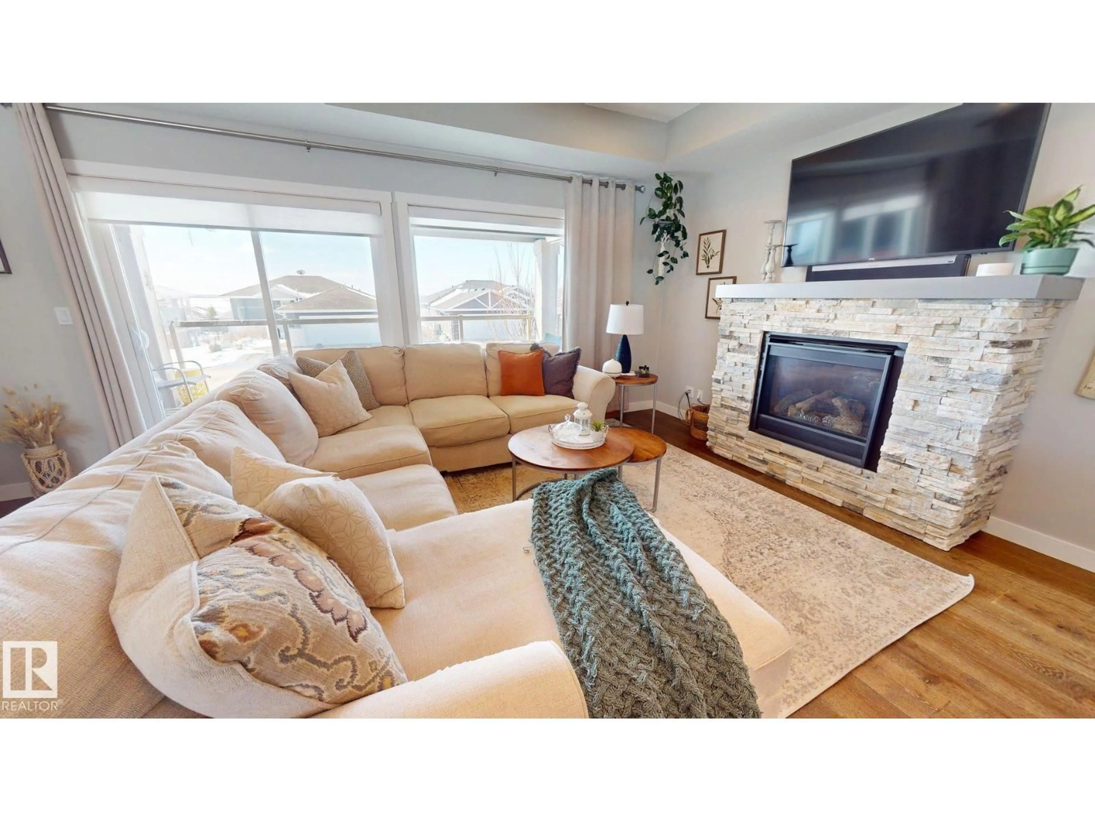 Living room with furniture, unknown for 55101 - 607 STE. ANNE TR, Rural Lac Ste. Anne County Alberta T0E1A1