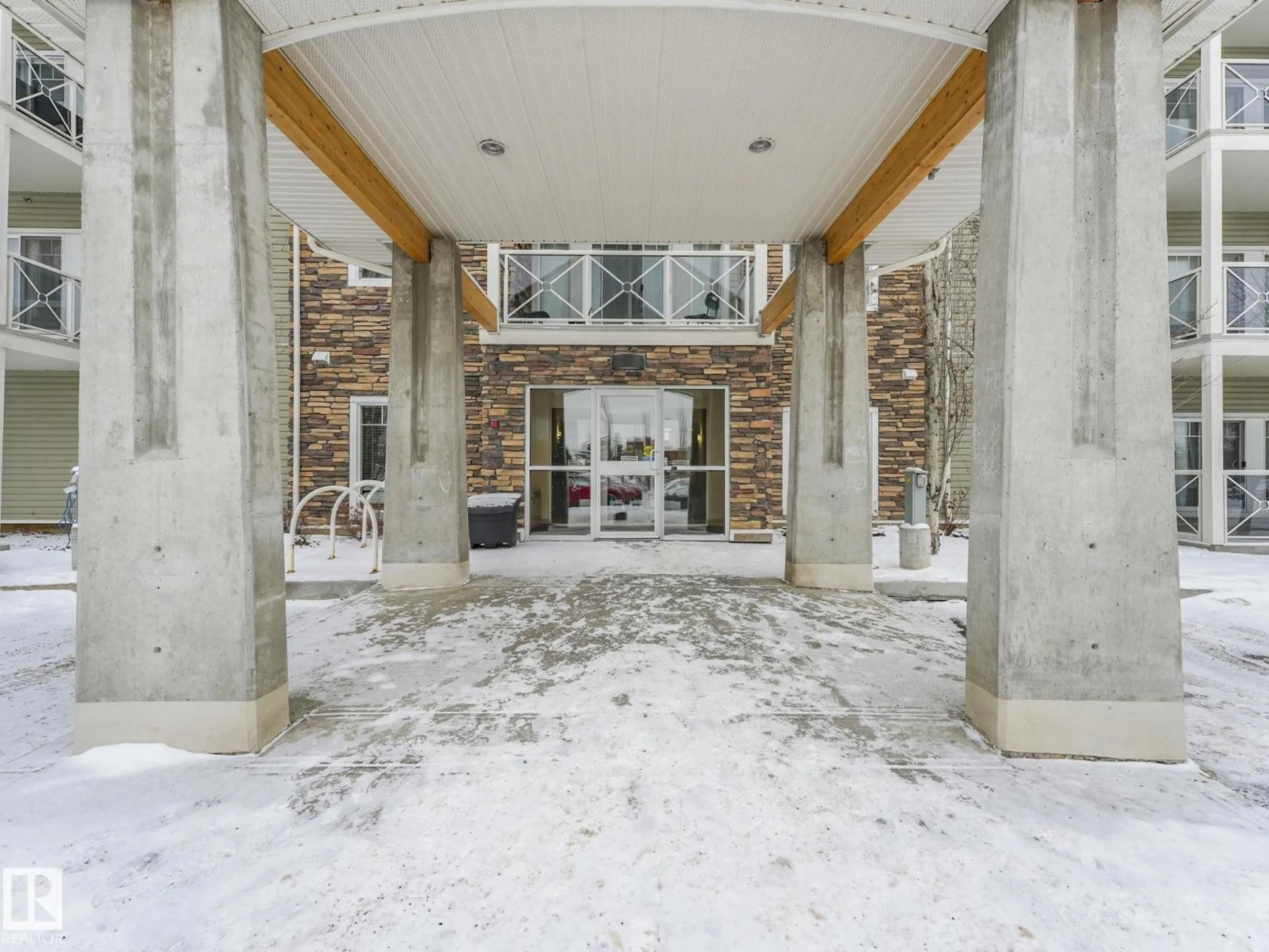 Indoor foyer for 317 - 12650 142 AV, Edmonton Alberta T6V1M2