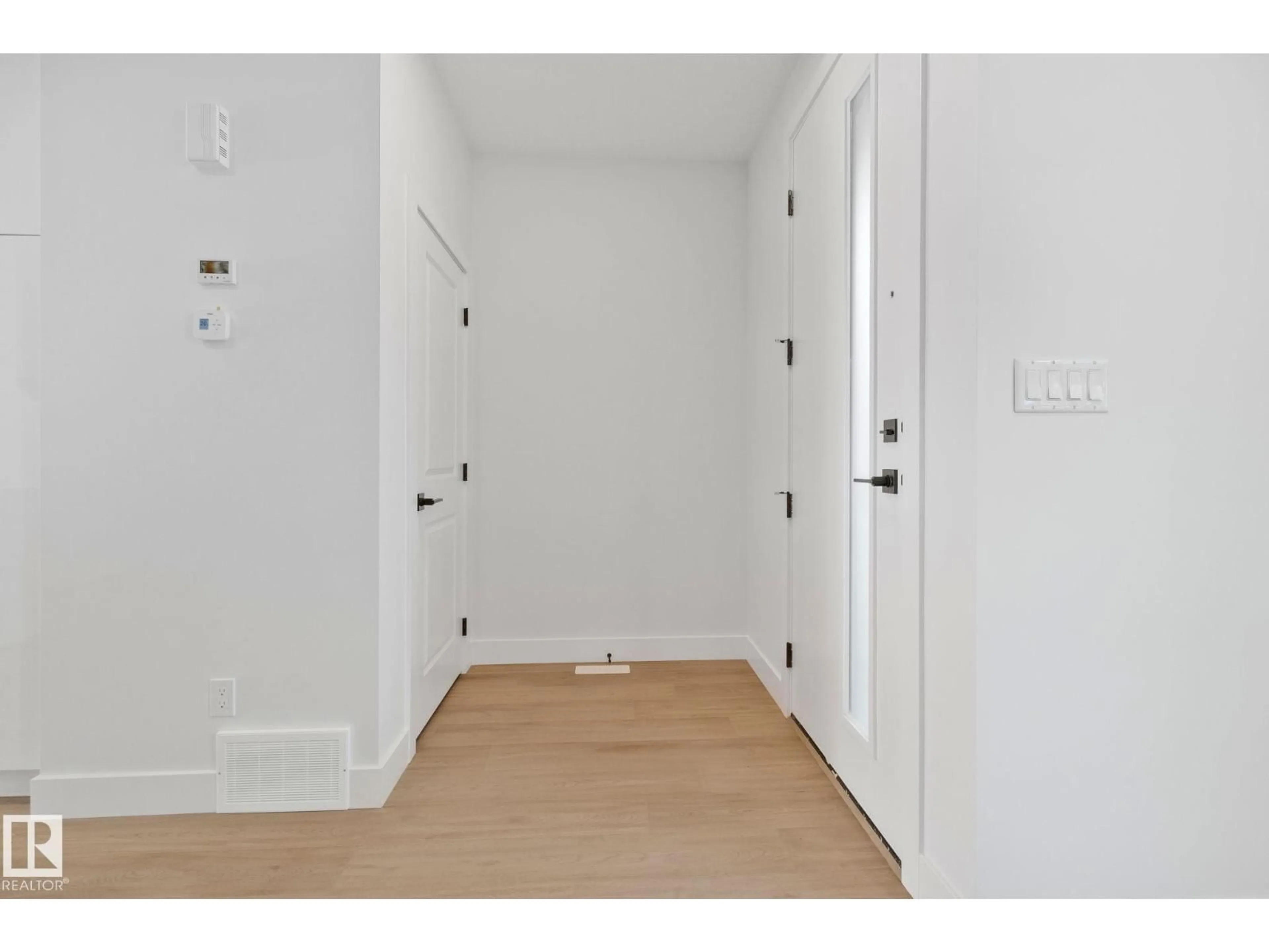 Indoor entryway for E NW - 11140 126 ST, Edmonton Alberta T5M0P9