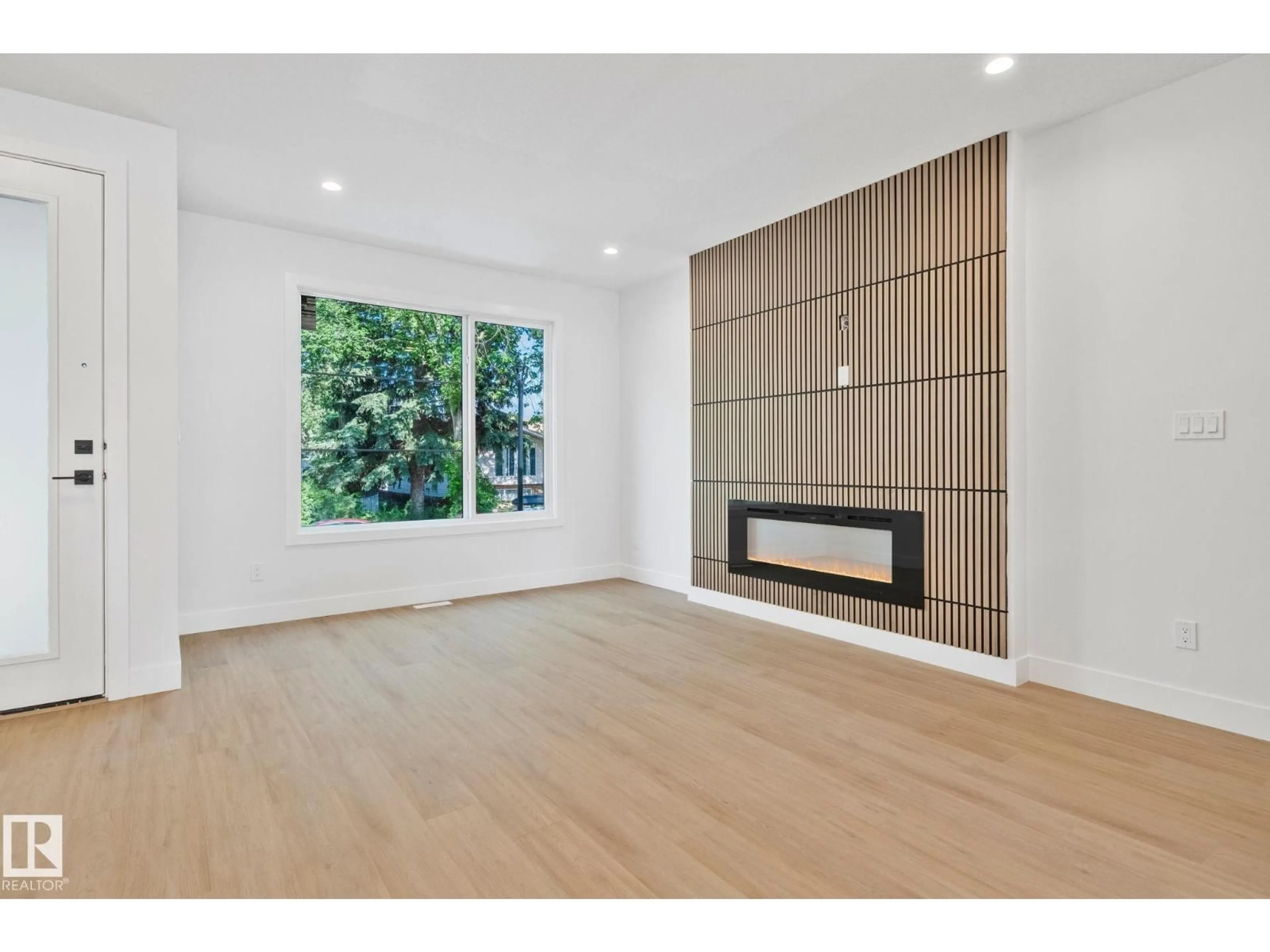 A pic of a room for E NW - 11140 126 ST, Edmonton Alberta T5M0P9