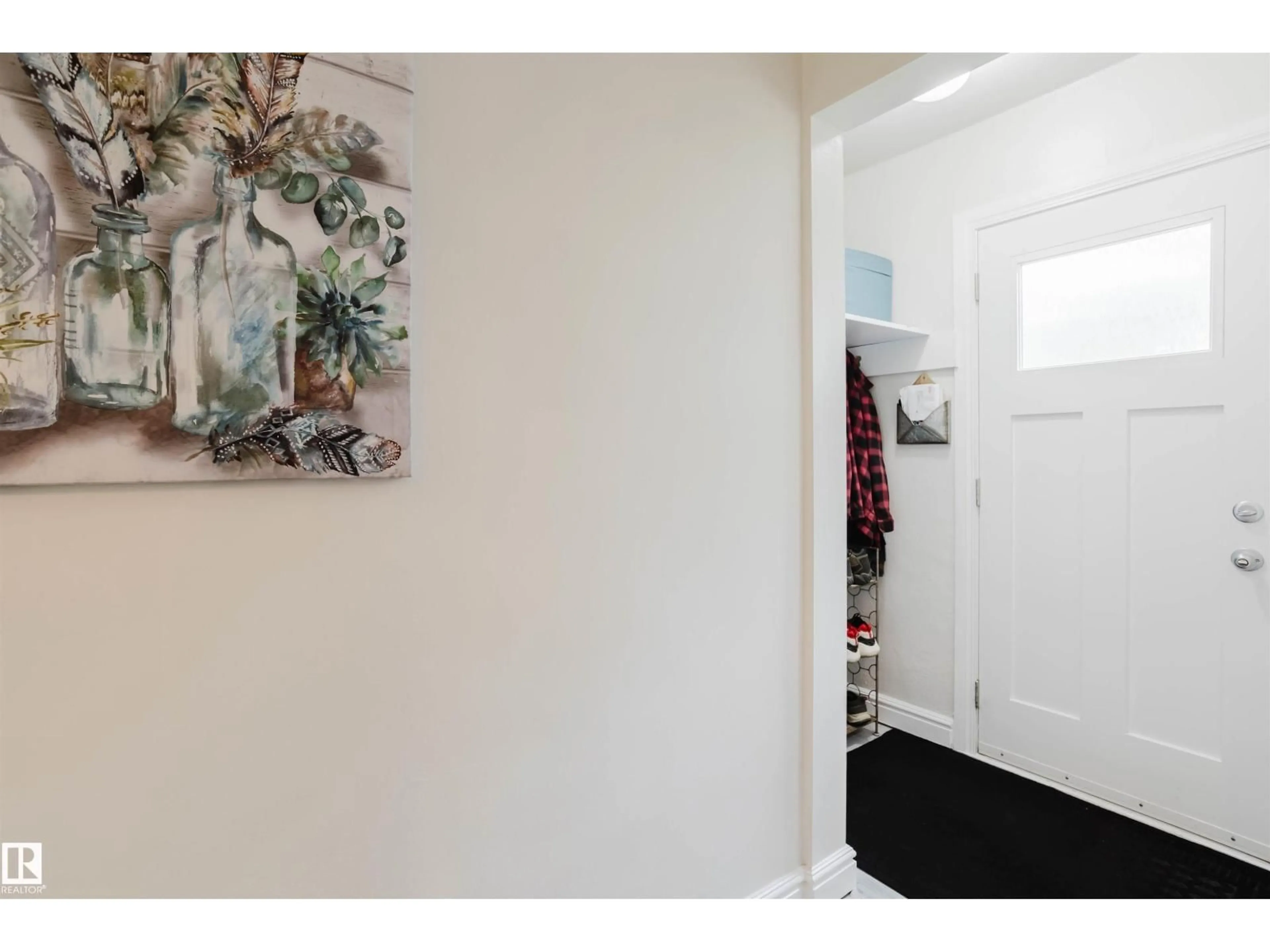 Indoor entryway for 12026 104 ST, Edmonton Alberta T5G2L4