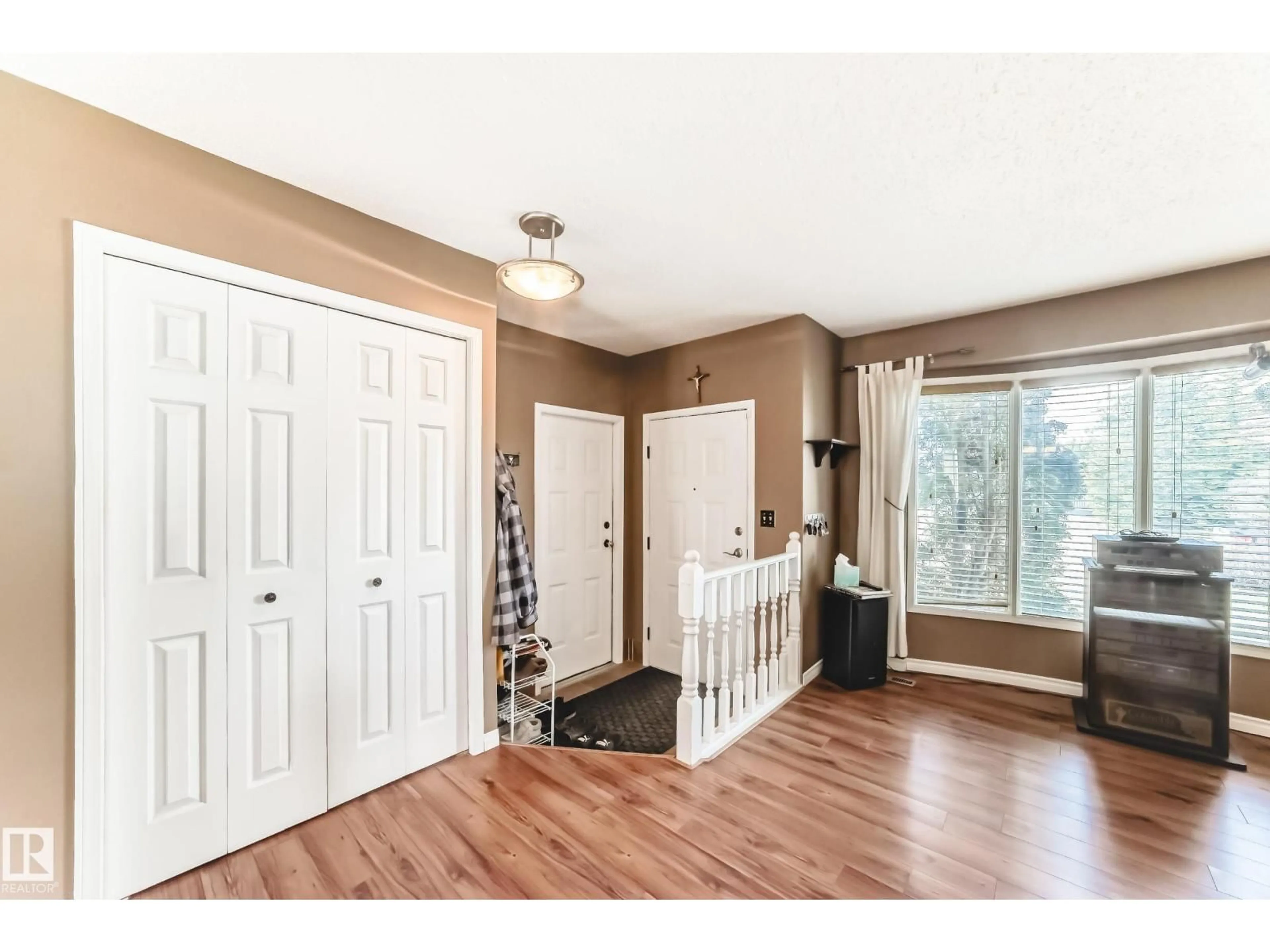 Indoor entryway for 9845 184 ST, Edmonton Alberta T5T4L5