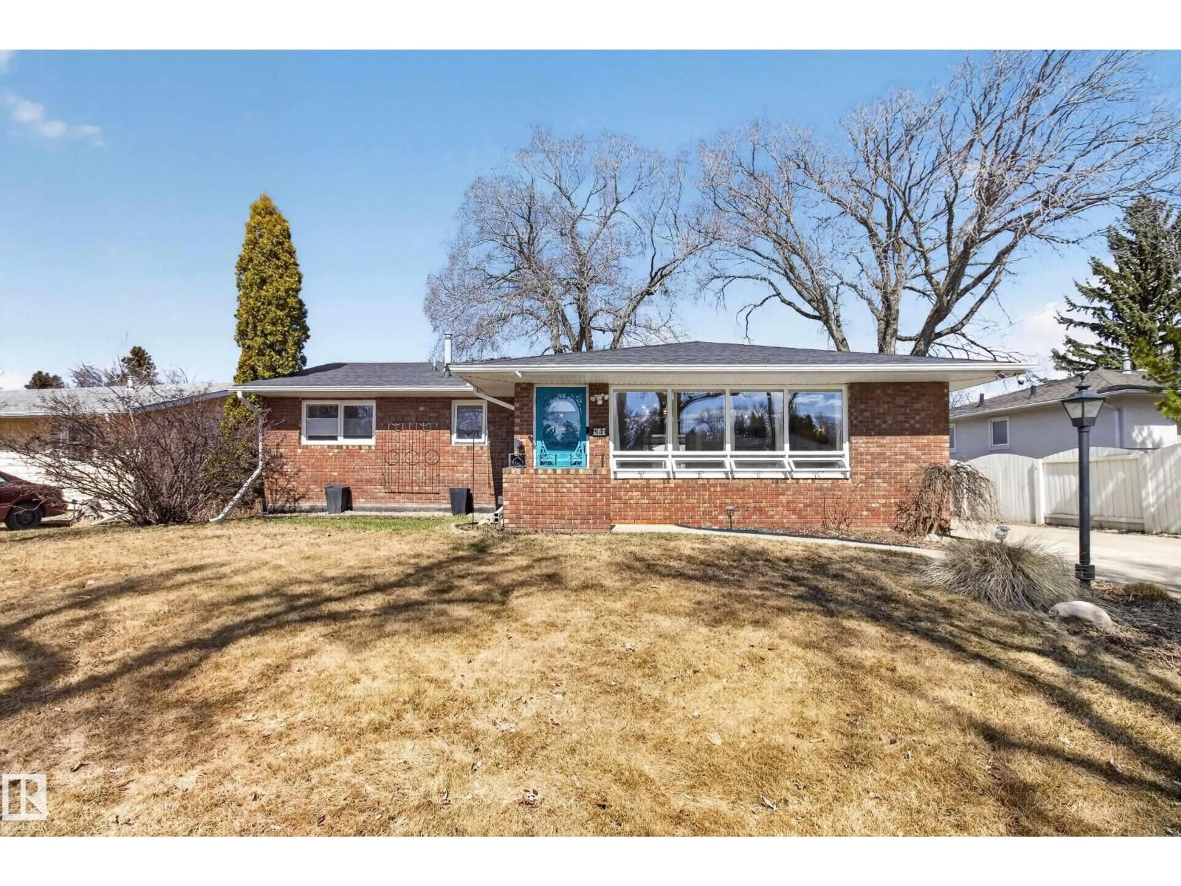 Home with brick exterior material, street for 923 COTTONWOOD AV, Sherwood Park Alberta T8A1Z5