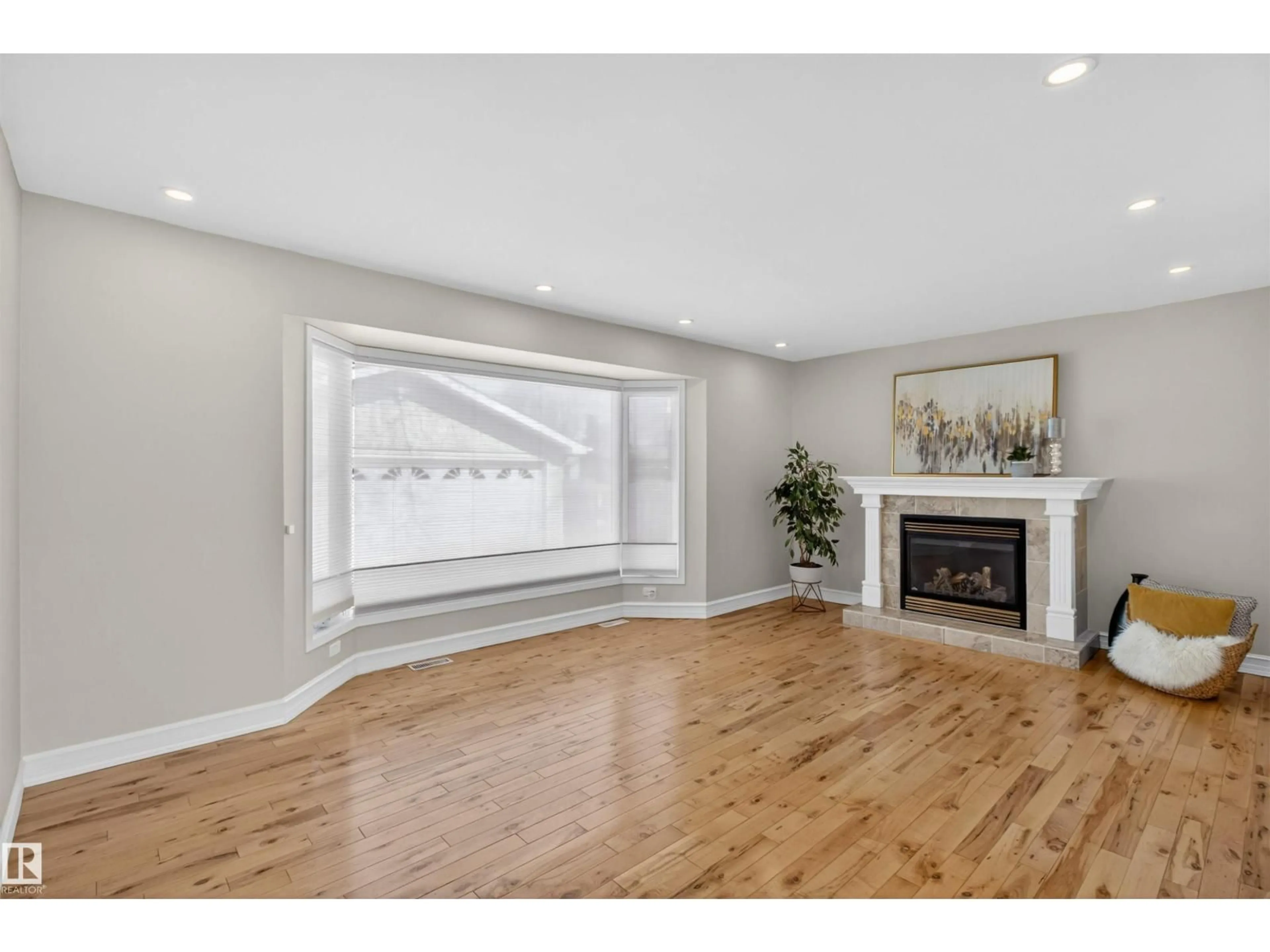 Unknown for 923 COTTONWOOD AV, Sherwood Park Alberta T8A1Z5