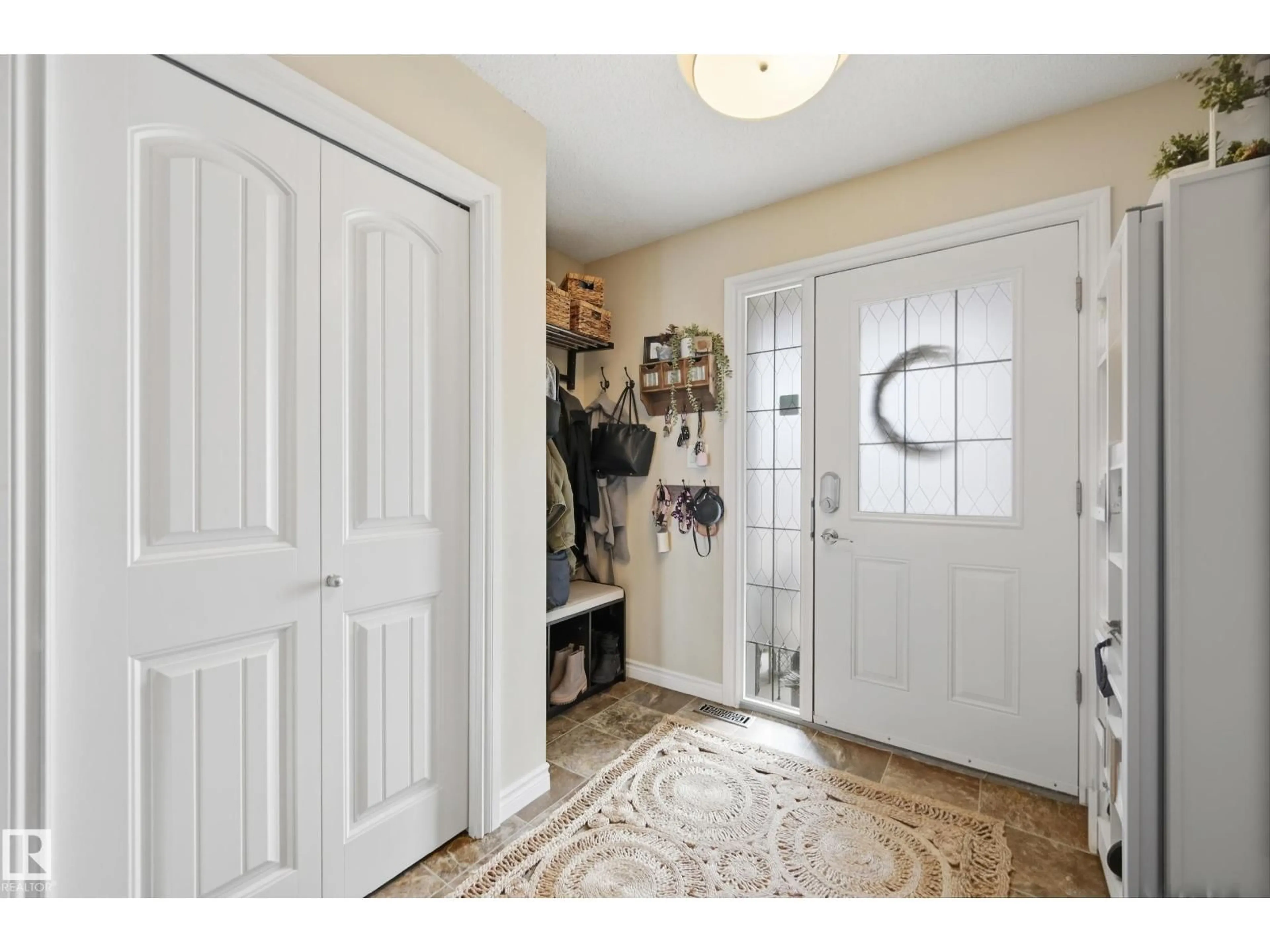Indoor entryway for 4 PETER ST, Spruce Grove Alberta T7X0R4