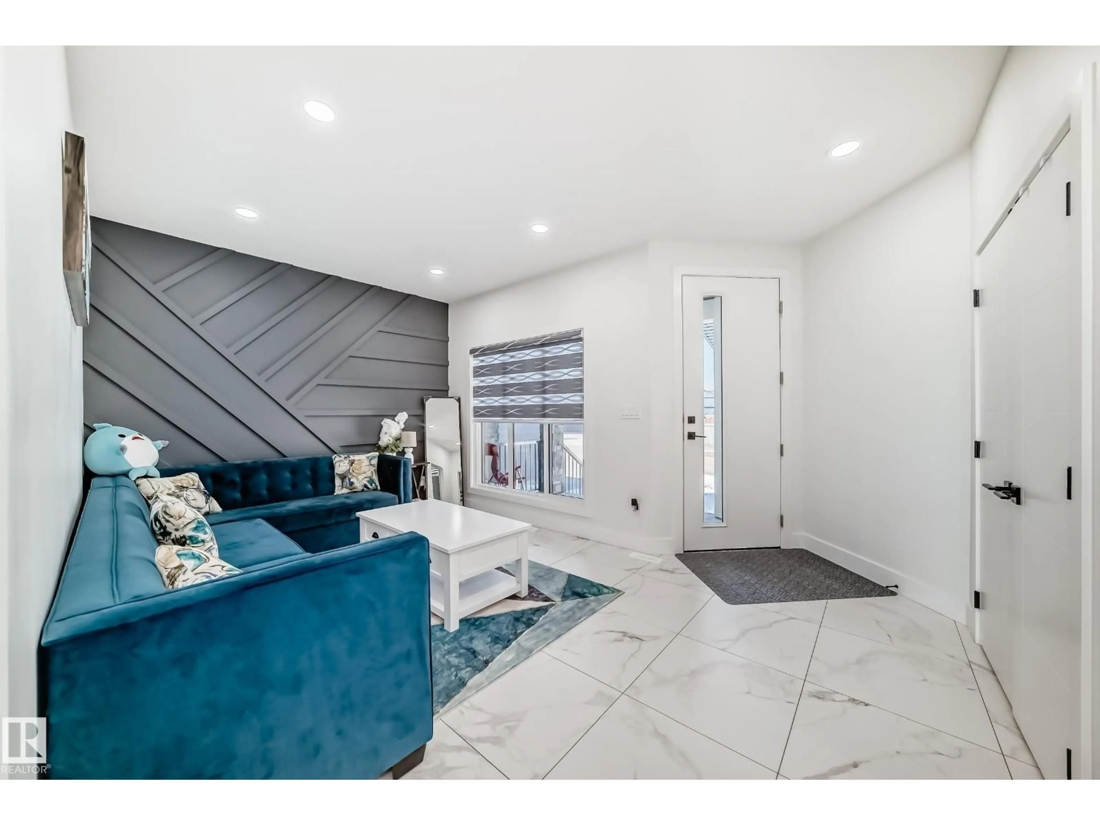 Indoor entryway for NW - 17459 80 ST, Edmonton Alberta T5Z0P6