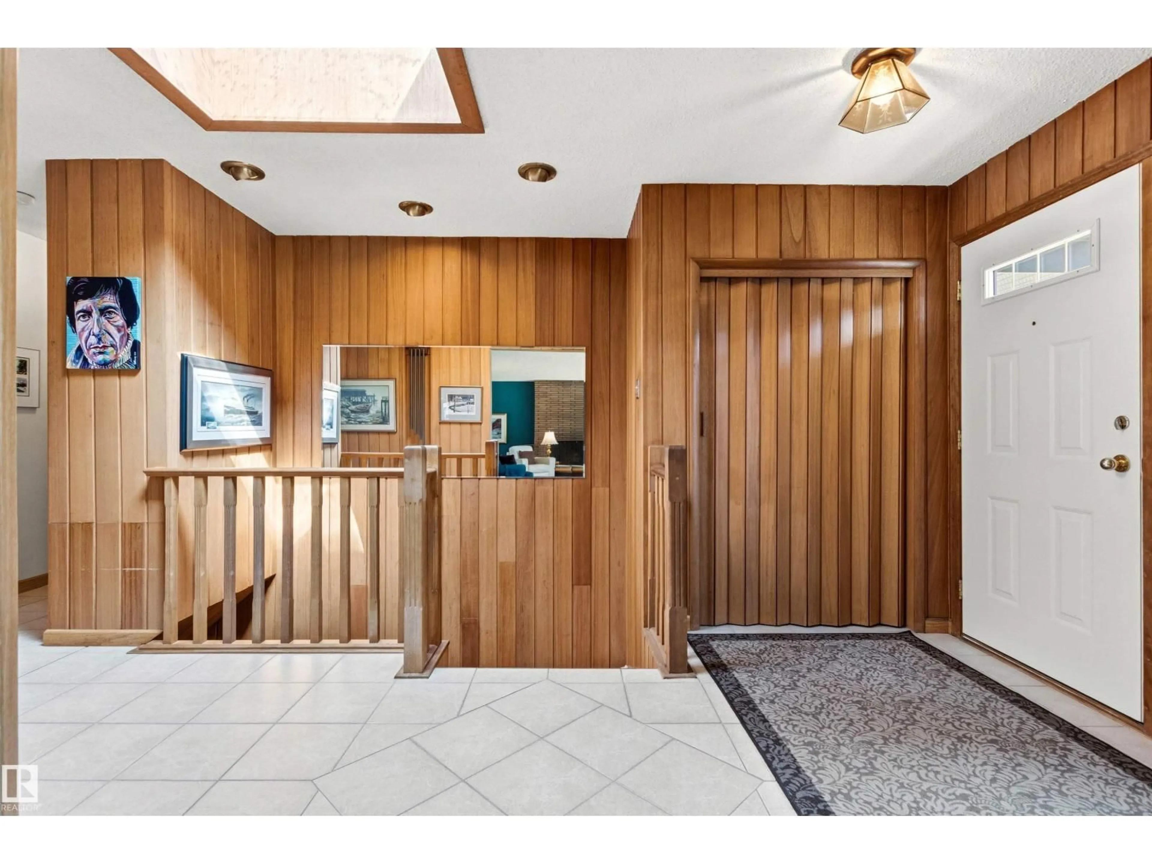 Indoor foyer for NW - 6308 131 ST, Edmonton Alberta T6H3Y3