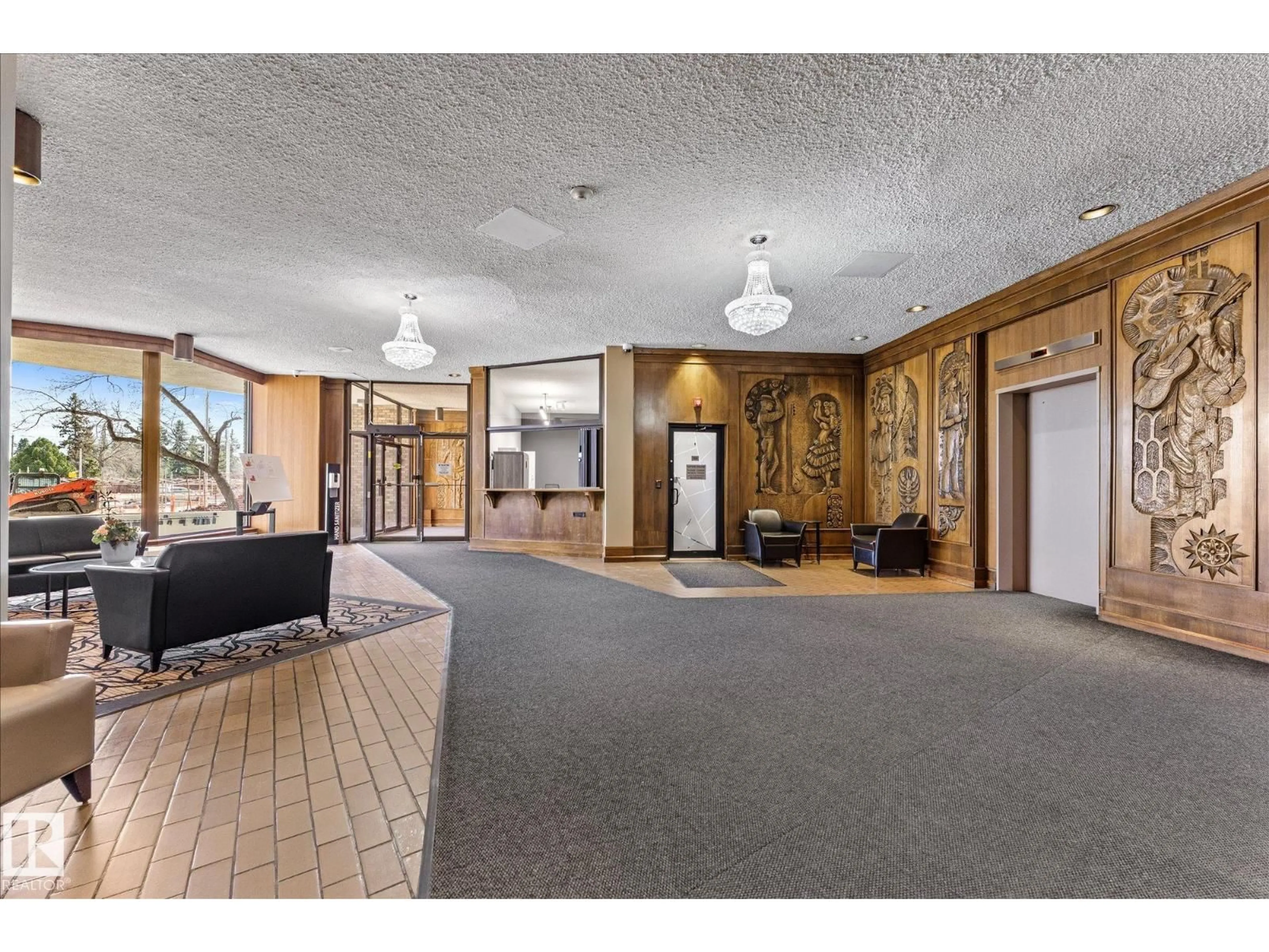 Indoor foyer for #102 - 13910 STONY PLAIN RD, Edmonton Alberta T5N3R2