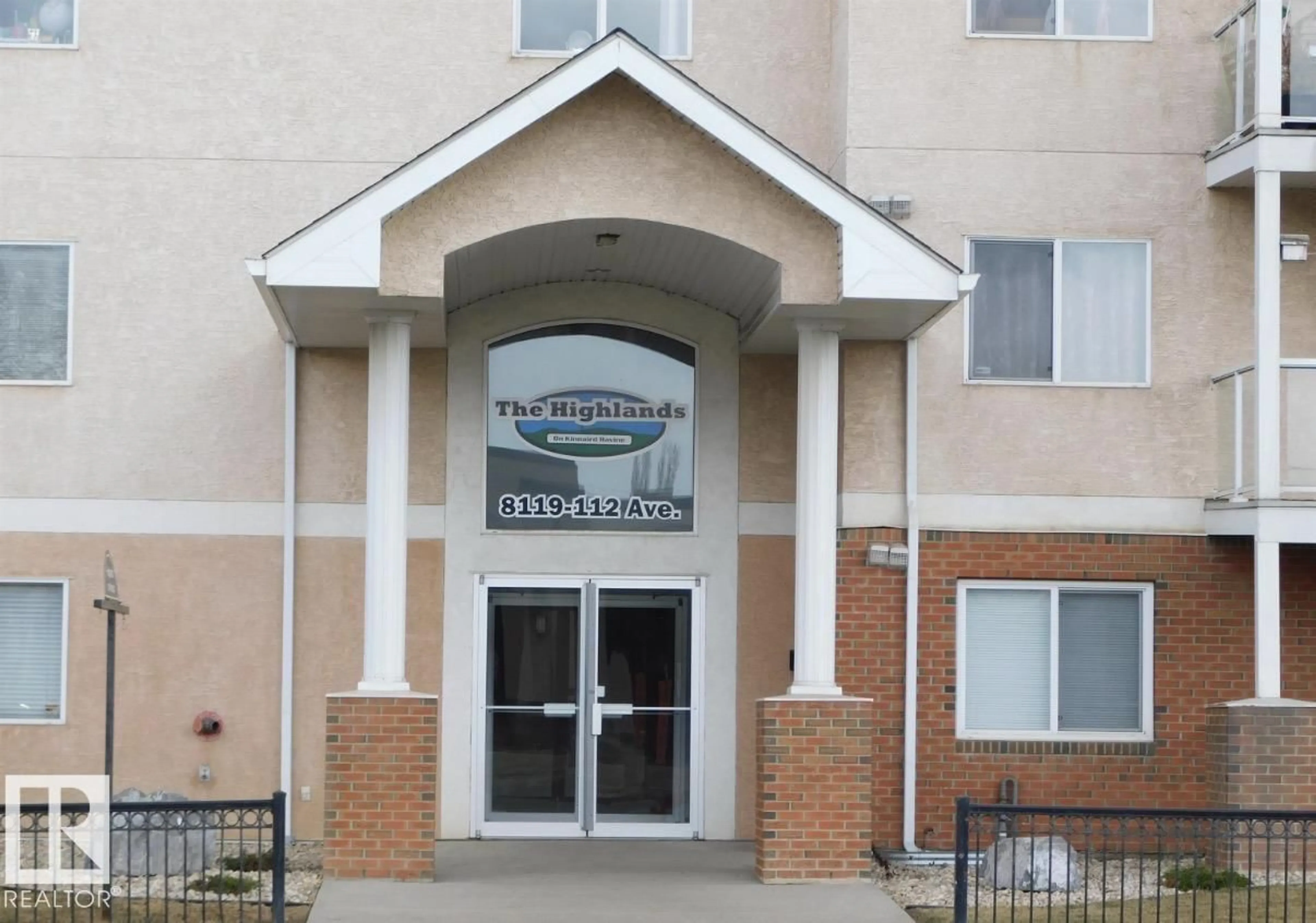 Indoor foyer for #104 - 8119 112 AV, Edmonton Alberta T5B0G1