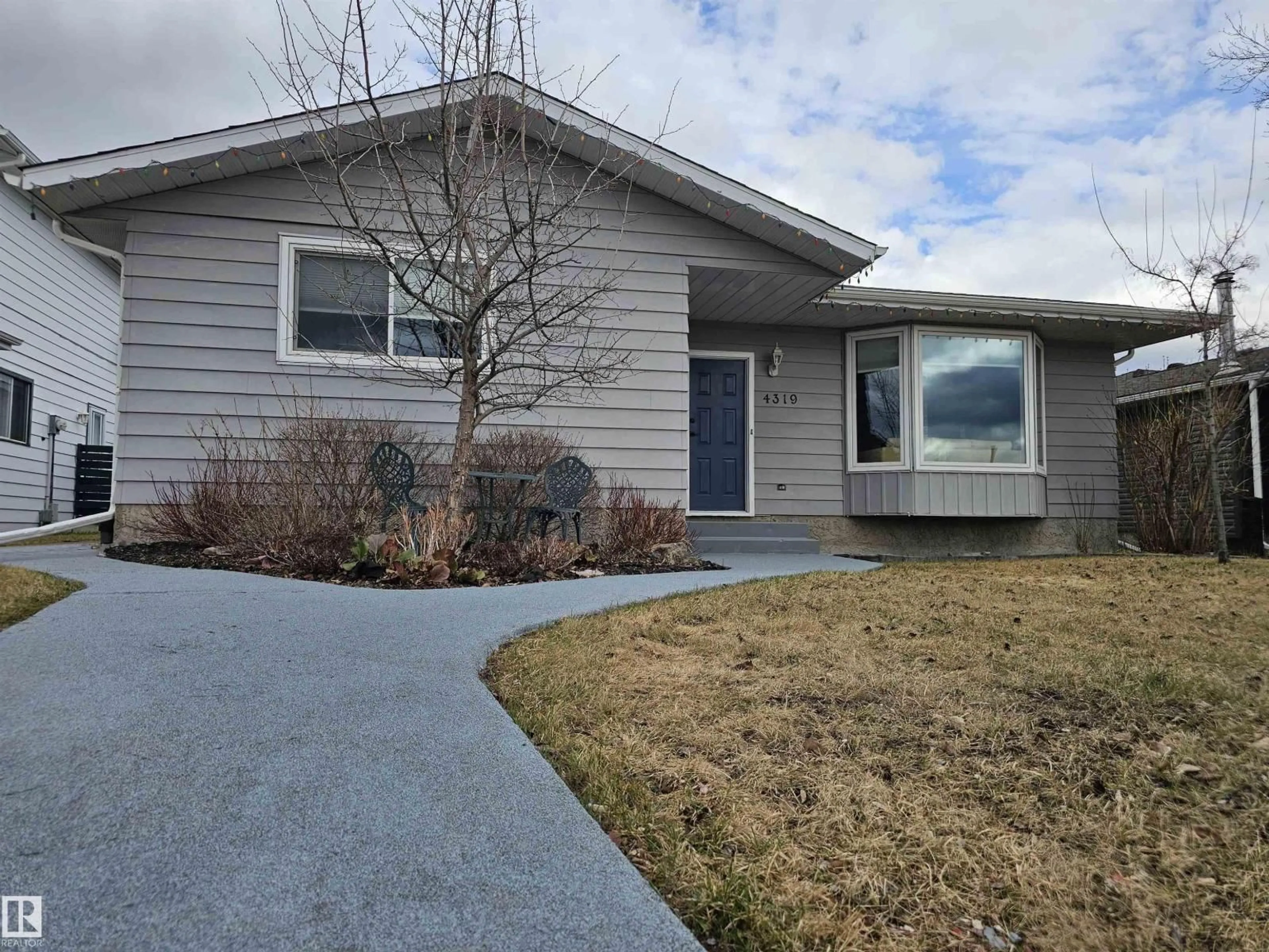 Home with vinyl exterior material, street for 4319 54 ST, Drayton Valley Alberta T7A1K5