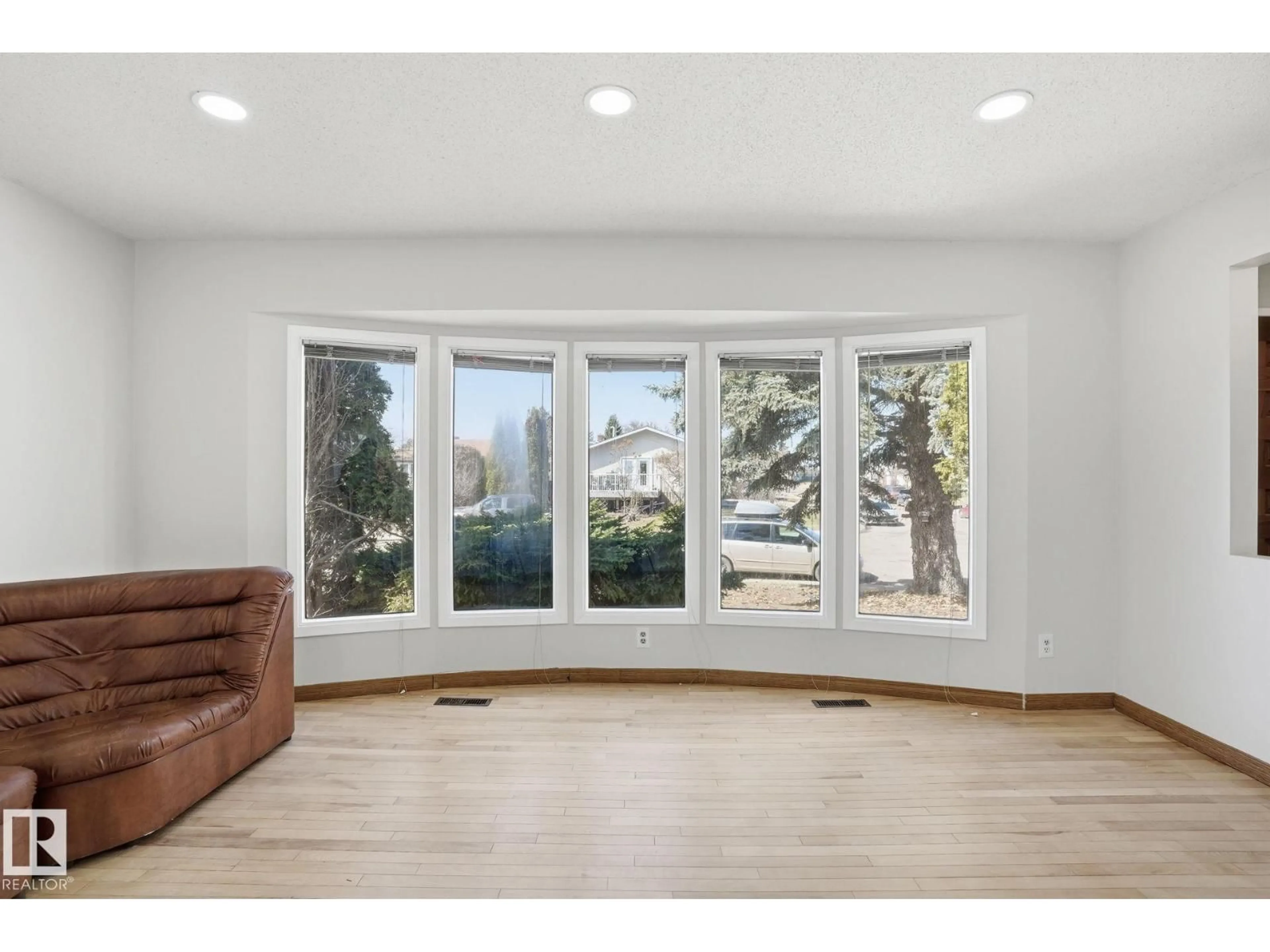 Unknown for 15811 114 ST NW, Edmonton Alberta T5X2V2