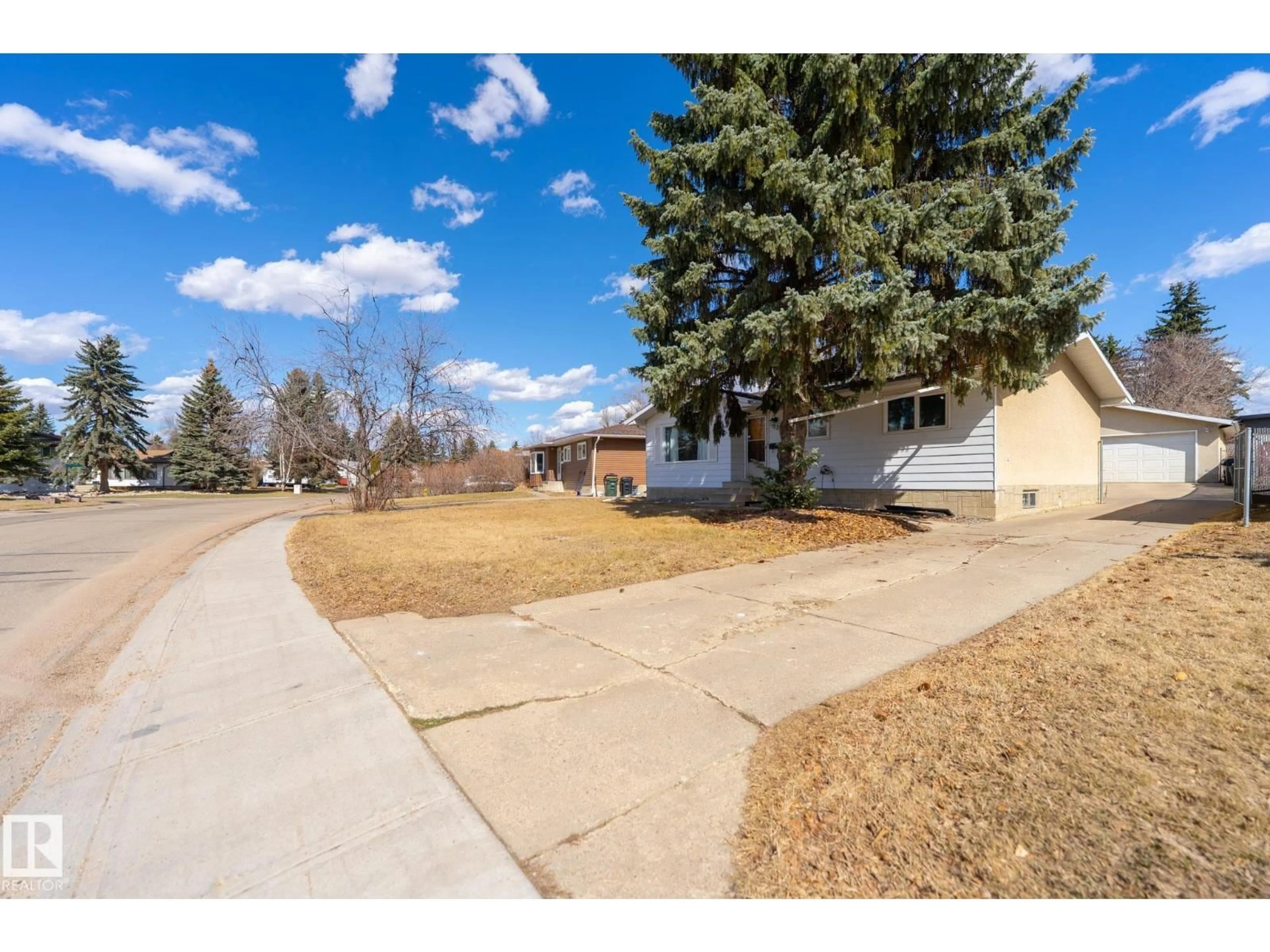 A pic from outside/outdoor area/front of a property/back of a property/a pic from drone, street for 53 GEORGIAN WY, Sherwood Park Alberta T8A2V5