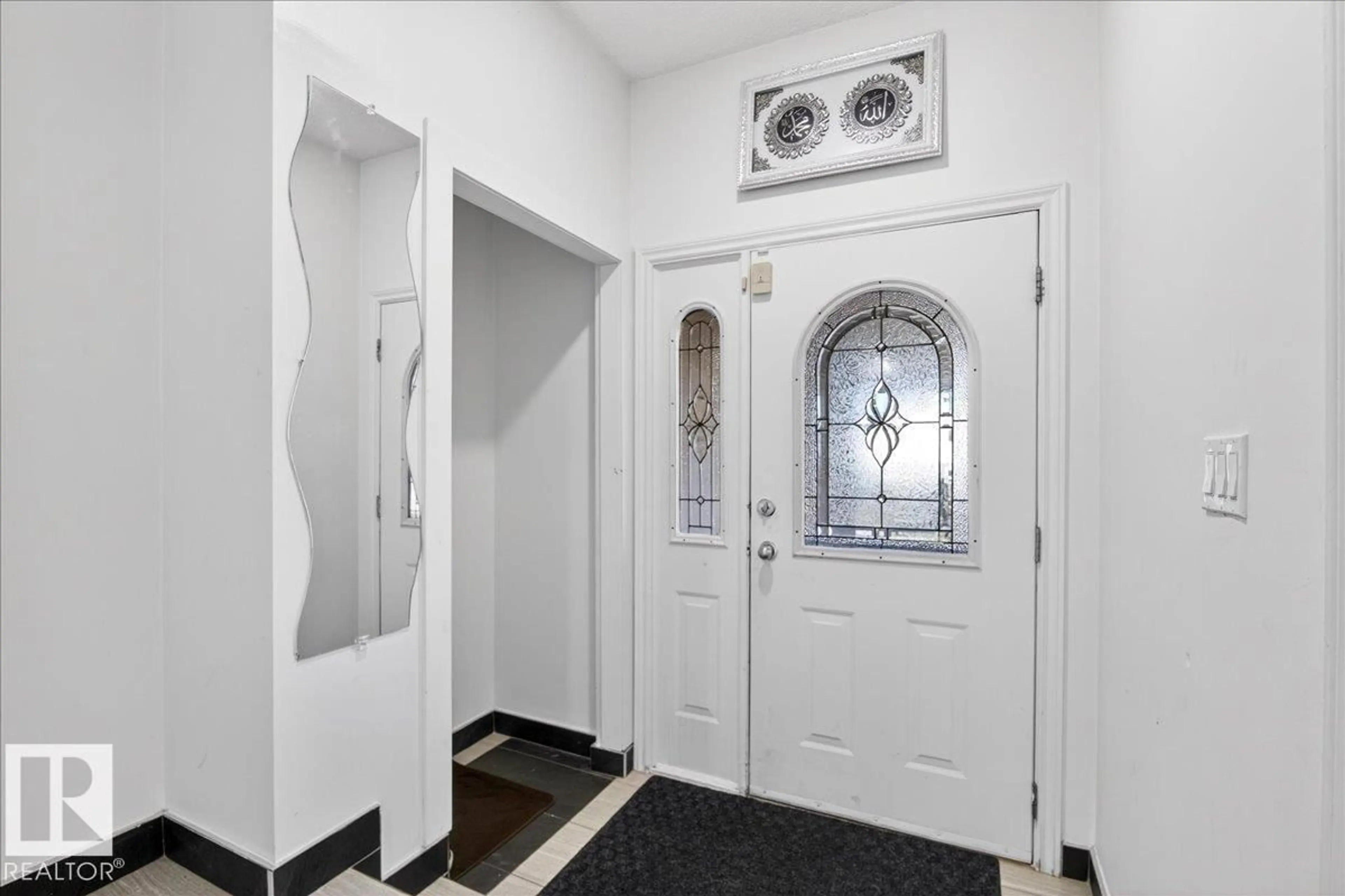 Indoor entryway for NW - 15815 124 ST, Edmonton Alberta T5X2W8