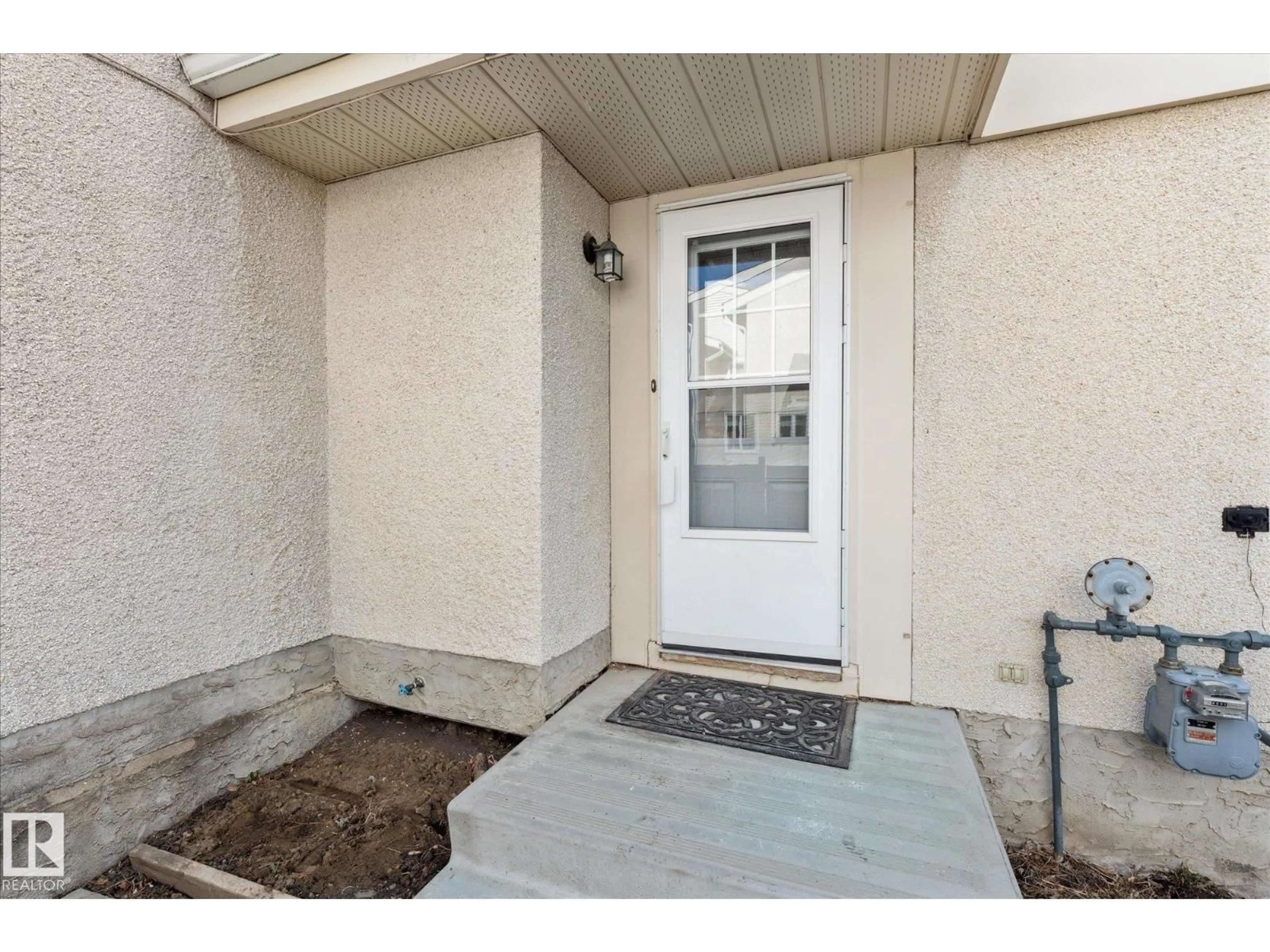 Indoor entryway for 20 ATHABASCA AC, Devon Alberta T9G1L8