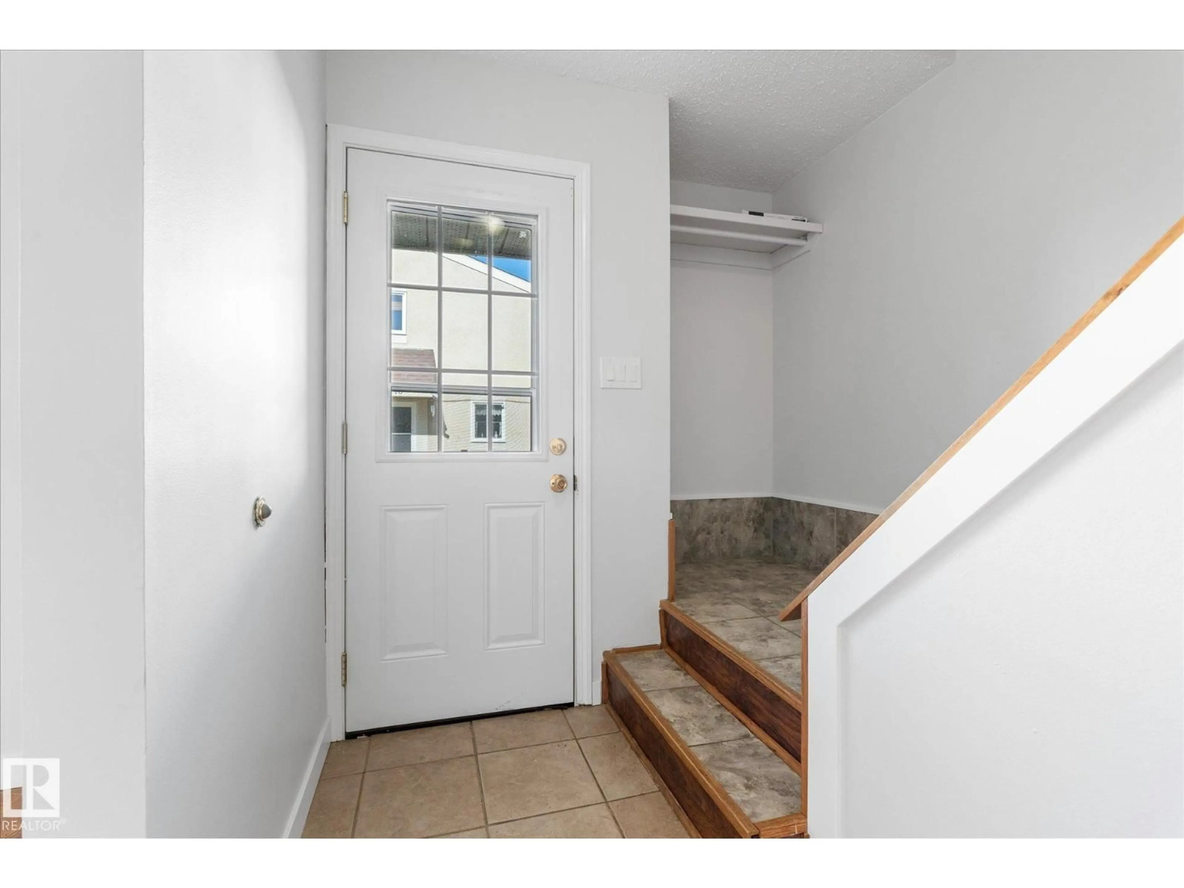 Indoor entryway for 20 ATHABASCA AC, Devon Alberta T9G1L8