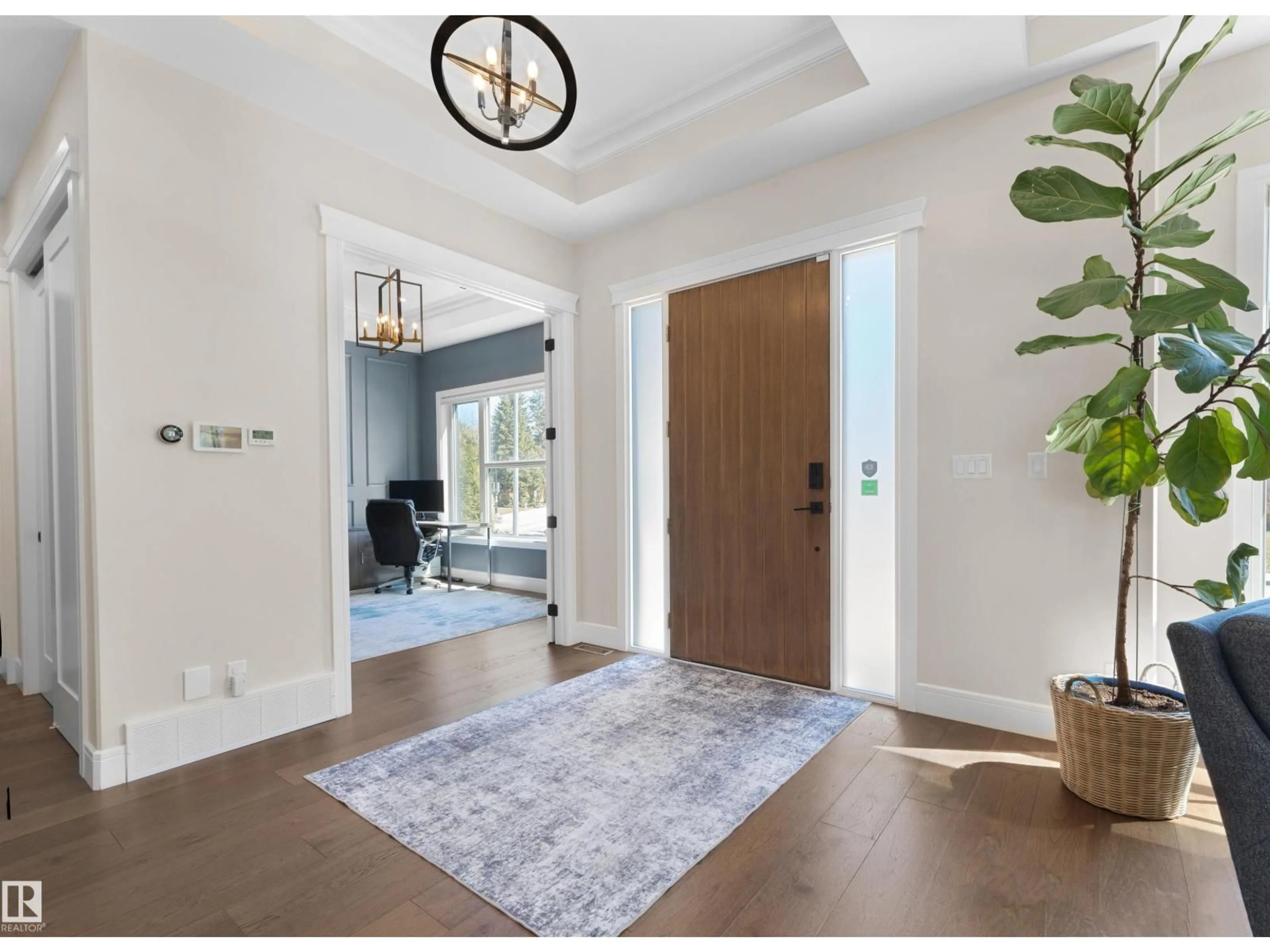 Indoor entryway for 7430 119 ST, Edmonton Alberta T6G1W1