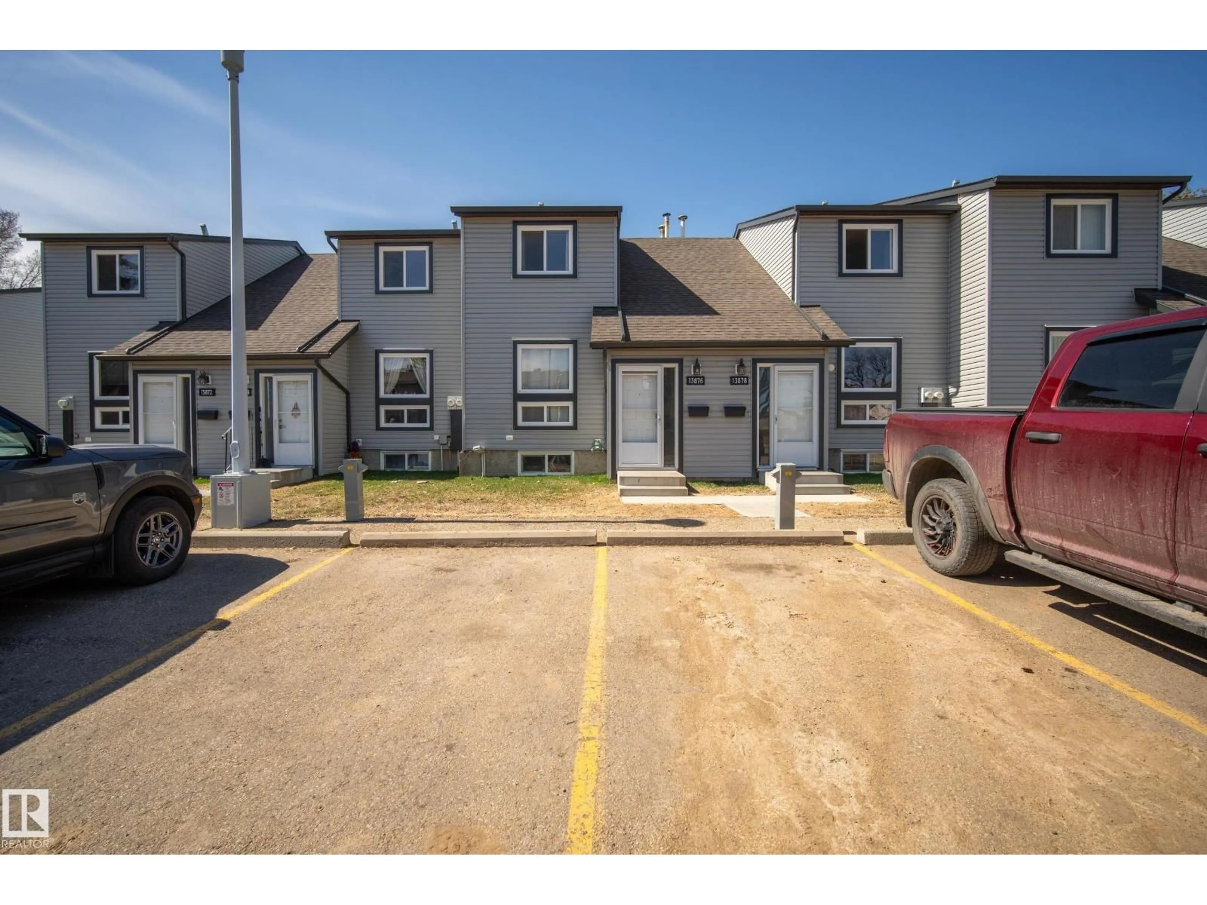 A pic from outside/outdoor area/front of a property/back of a property/a pic from drone, street for NW - 13876 24 ST, Edmonton Alberta T5Y1B6