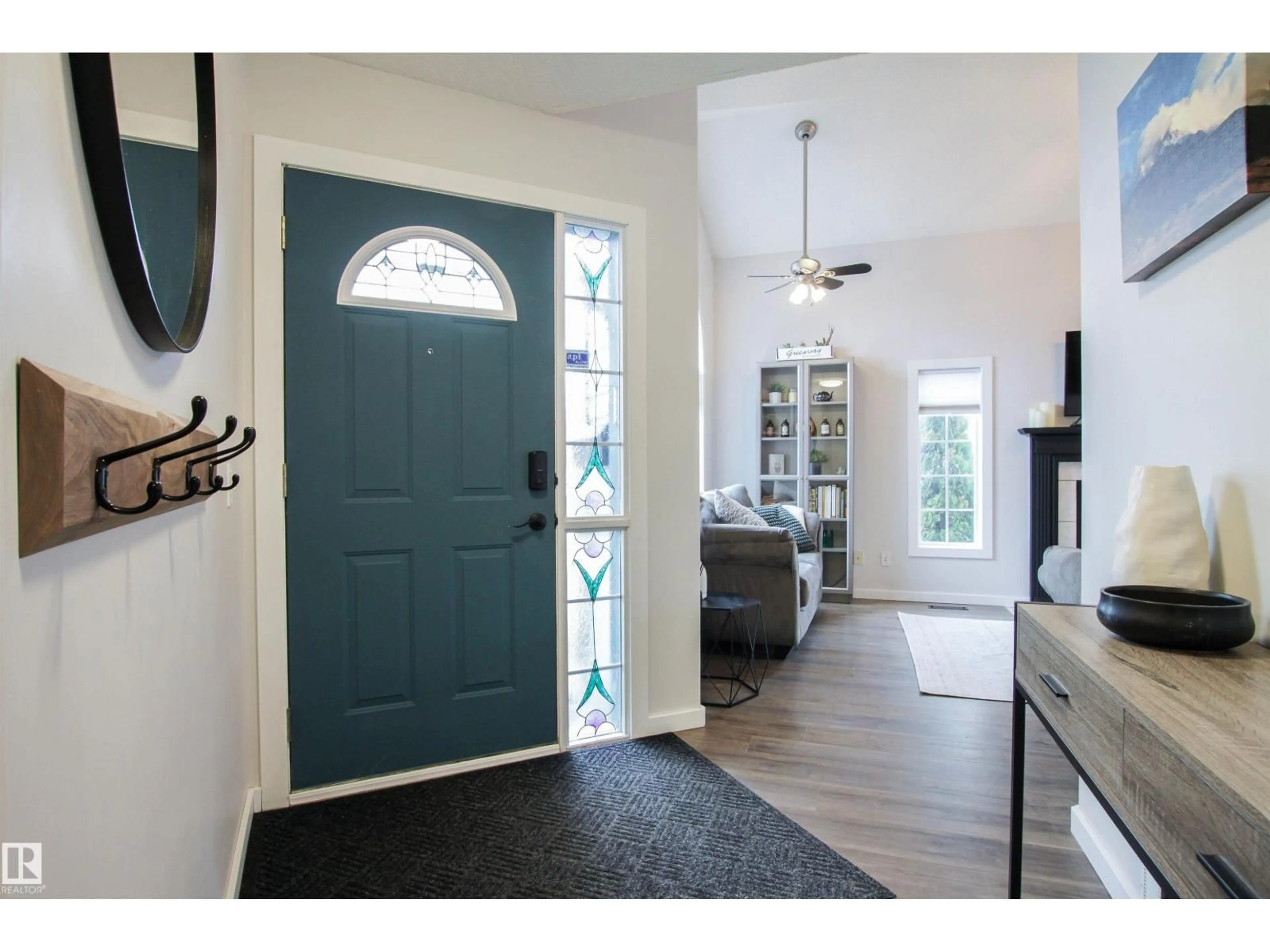 Indoor entryway for 283 LILAC, Sherwood Park Alberta T8H1Z2