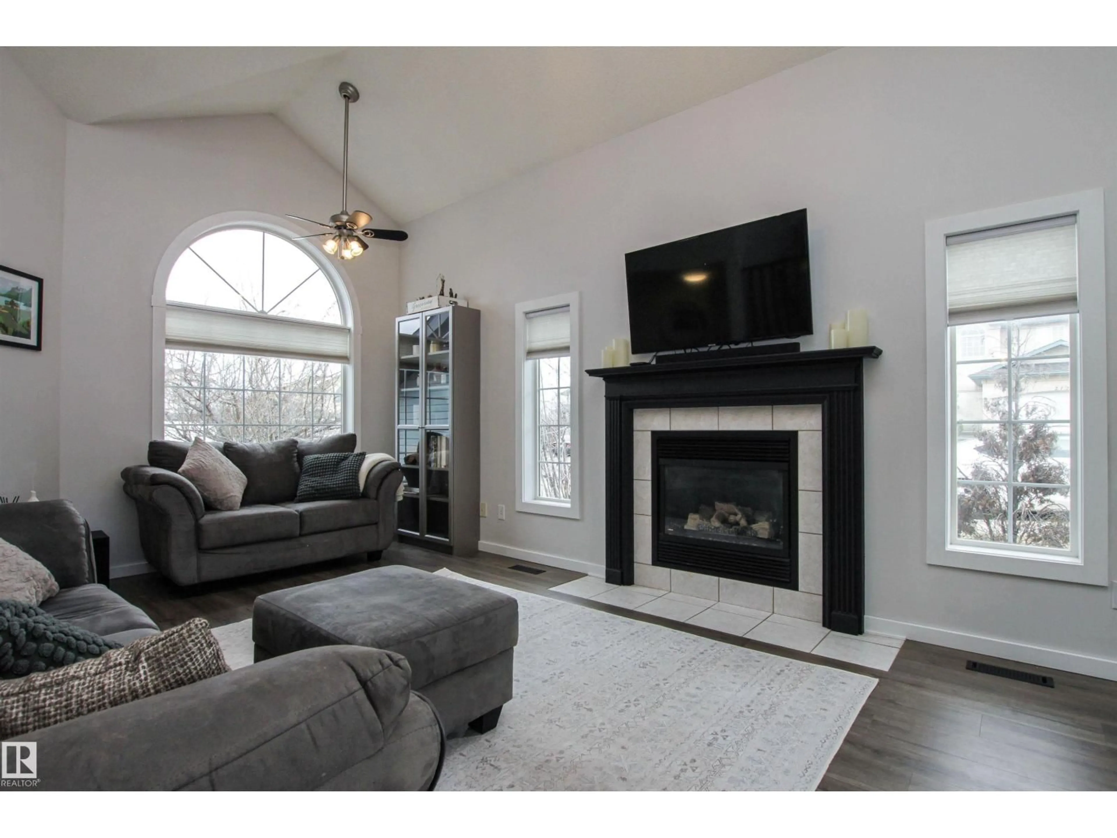 Living room with furniture, unknown for 283 LILAC, Sherwood Park Alberta T8H1Z2