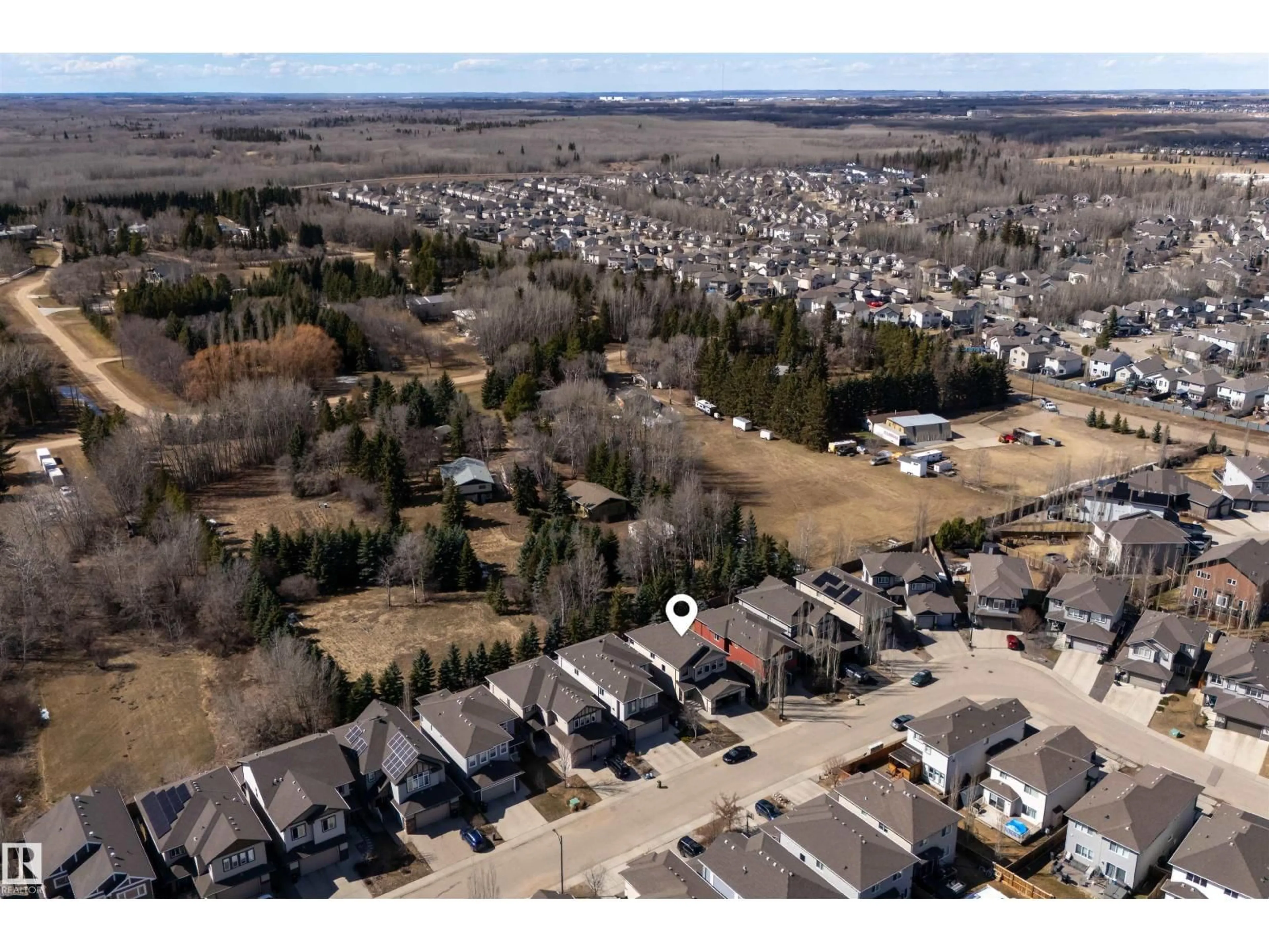 A pic from outside/outdoor area/front of a property/back of a property/a pic from drone, street for 3353 HILTON CR, Edmonton Alberta T6M0N5
