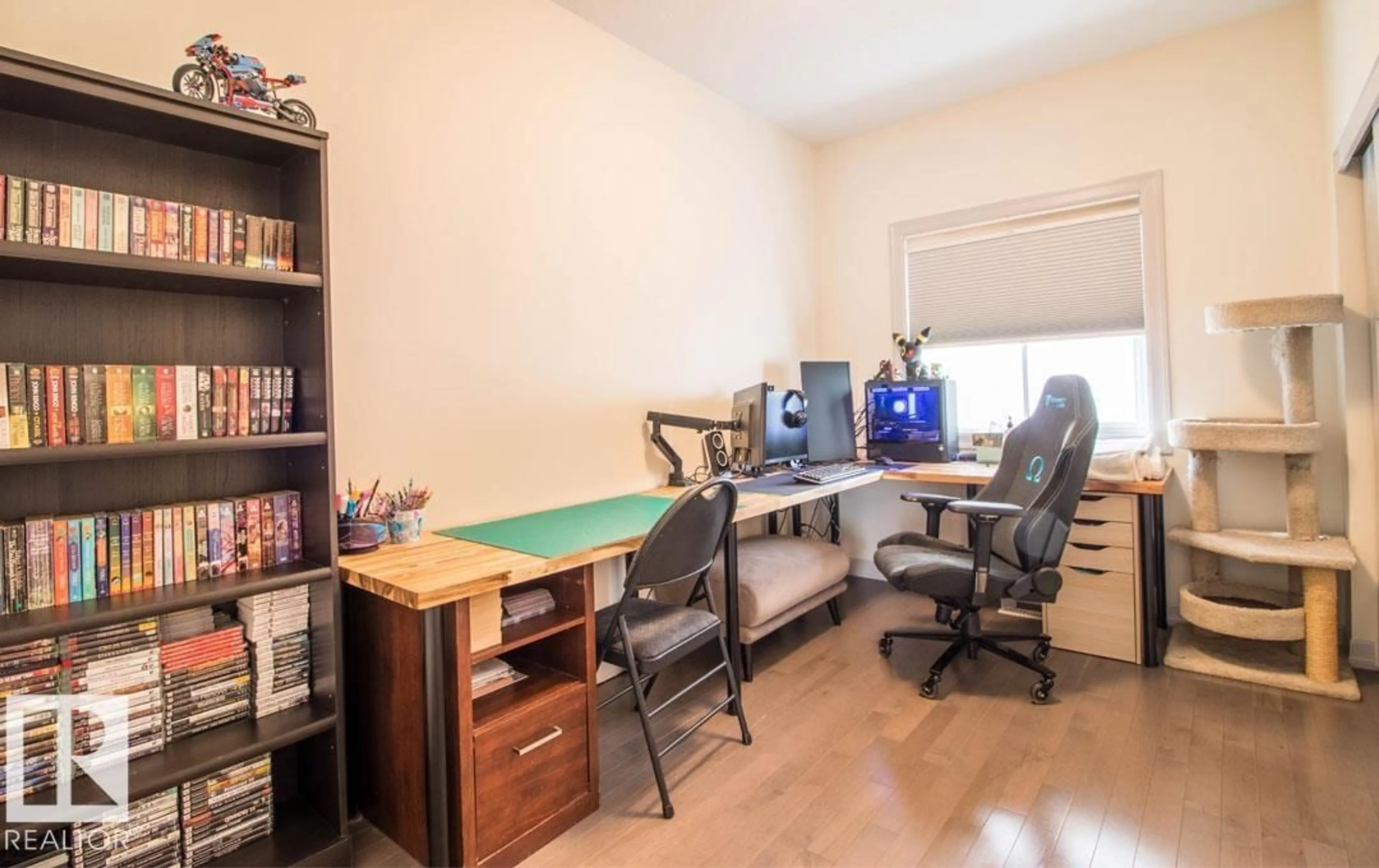 A pic of a room for NW - 13855 143 AV, Edmonton Alberta T6V0L7