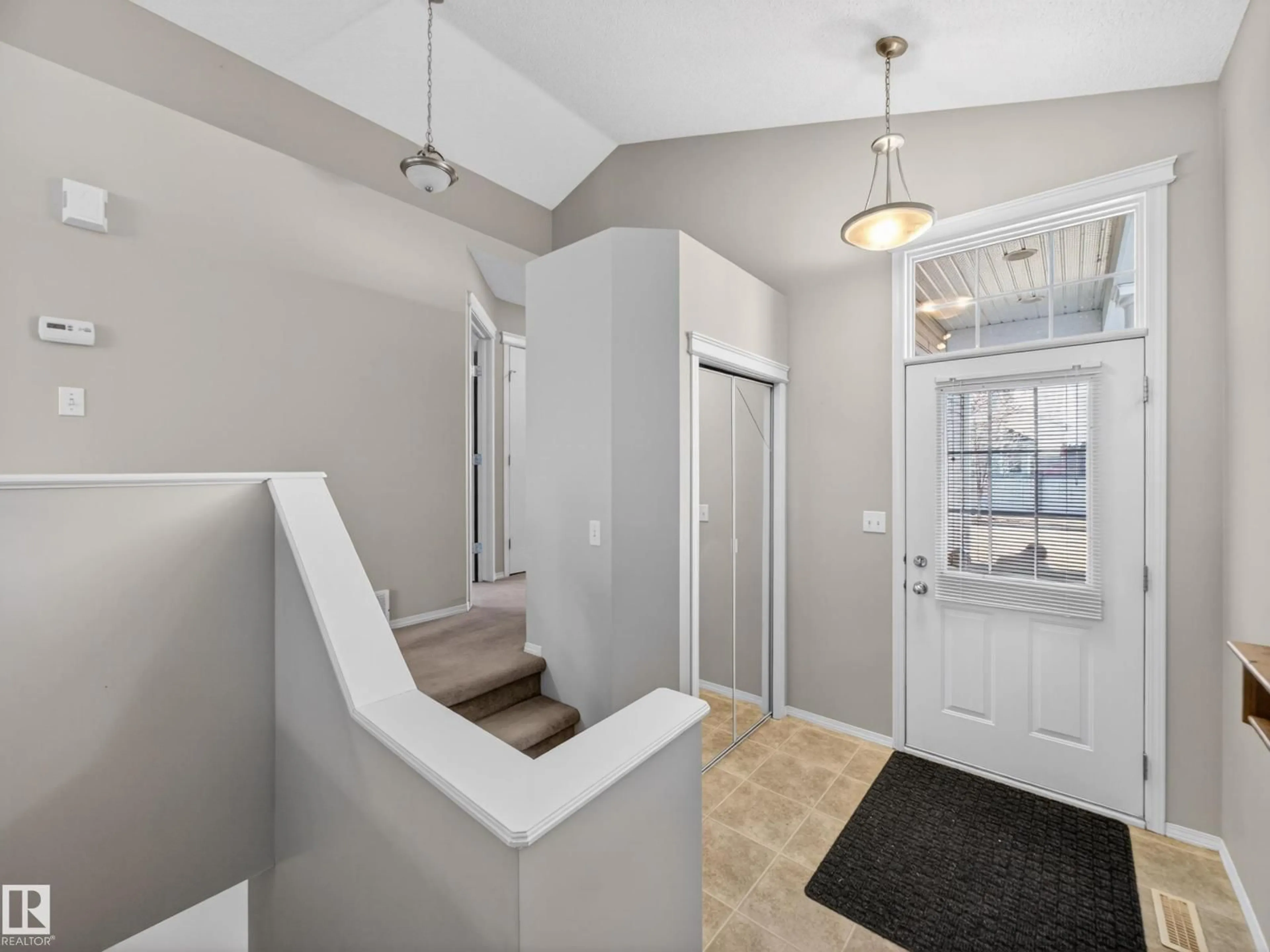 Indoor entryway for 7912 10 AV, Edmonton Alberta T6X1E7