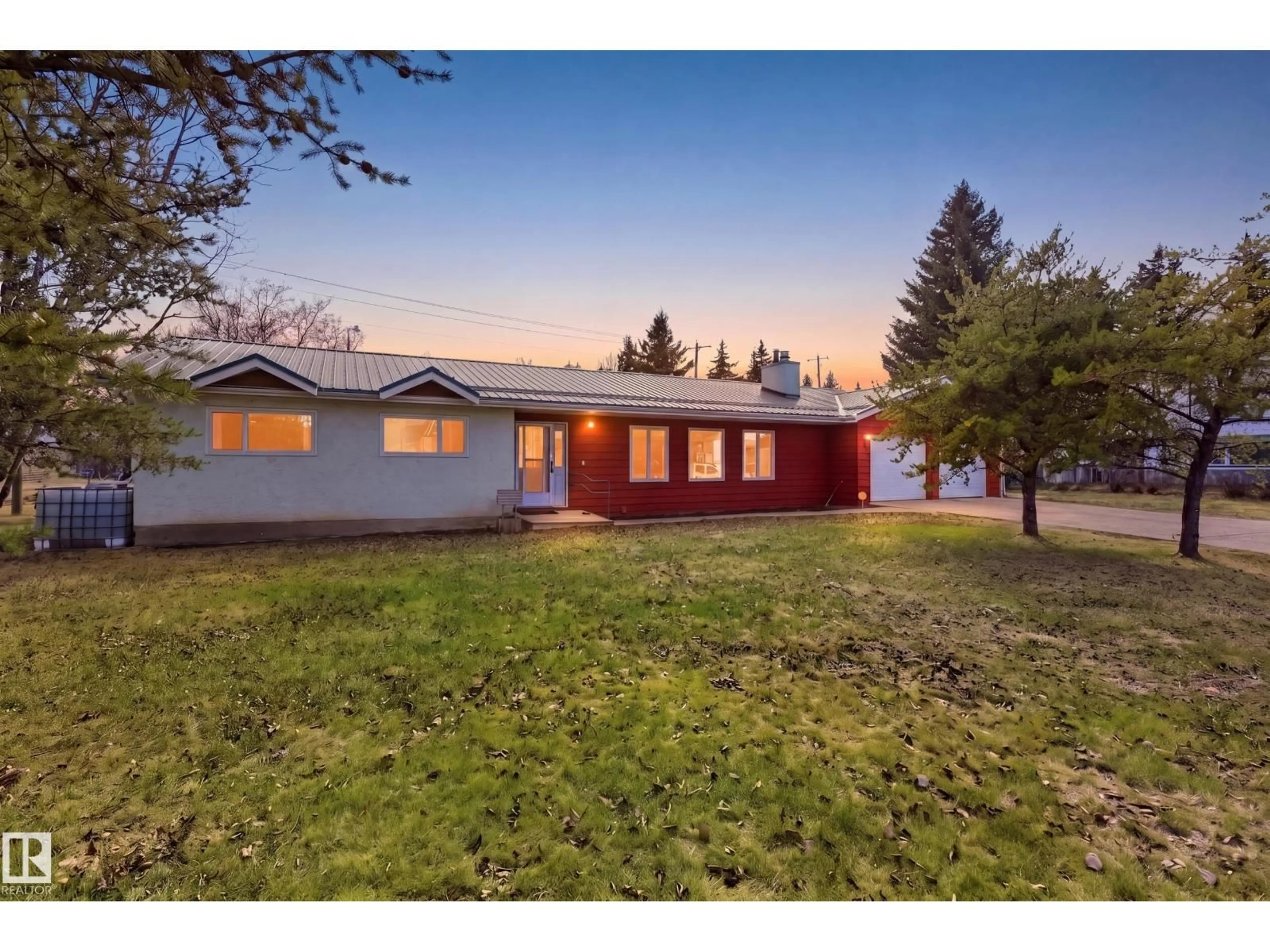 A pic from outside/outdoor area/front of a property/back of a property/a pic from drone, street for 5319 49 AV, Onoway Alberta T0E1V0