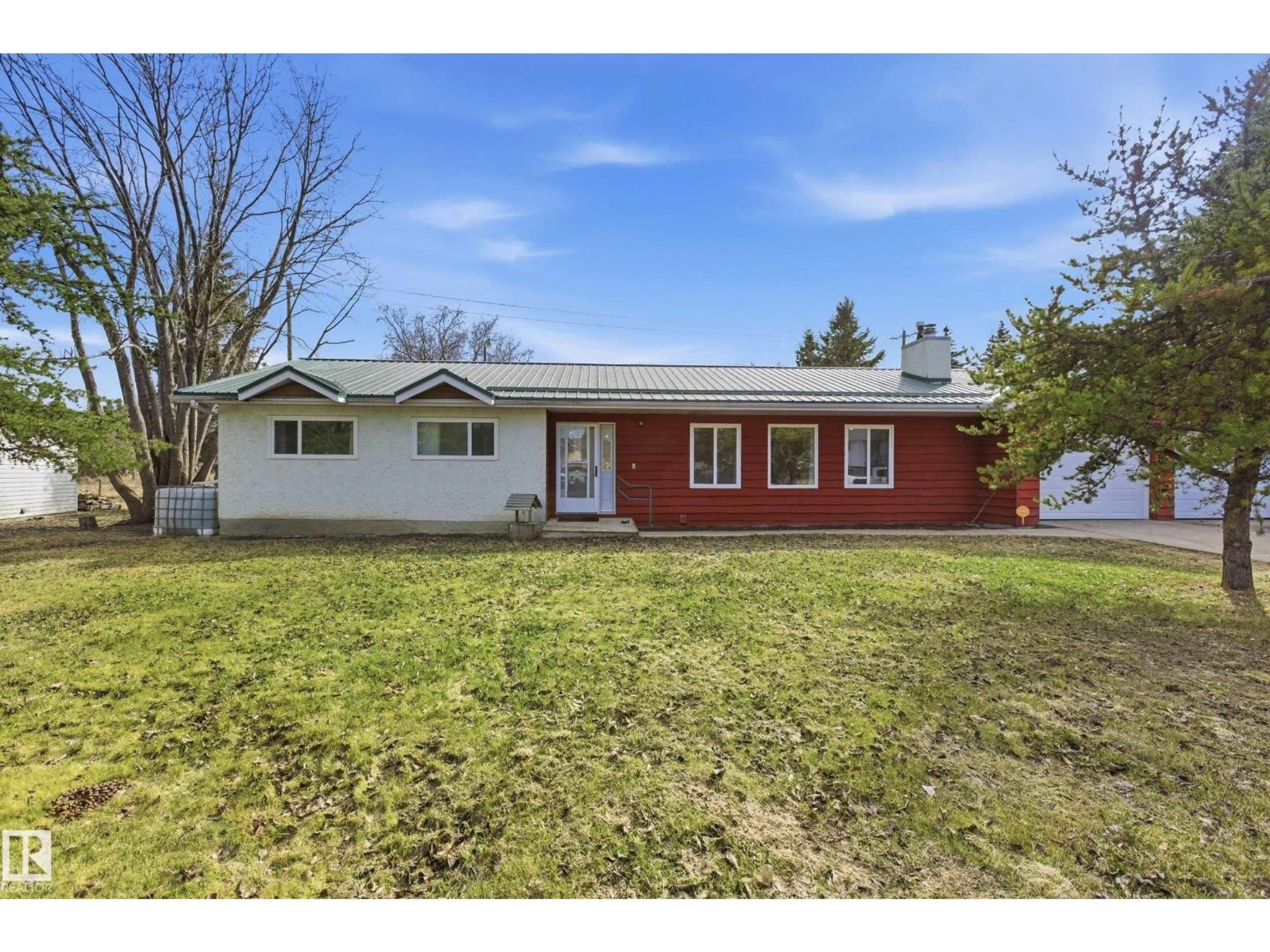 Home with vinyl exterior material, street for 5319 49 AV, Onoway Alberta T0E1V0