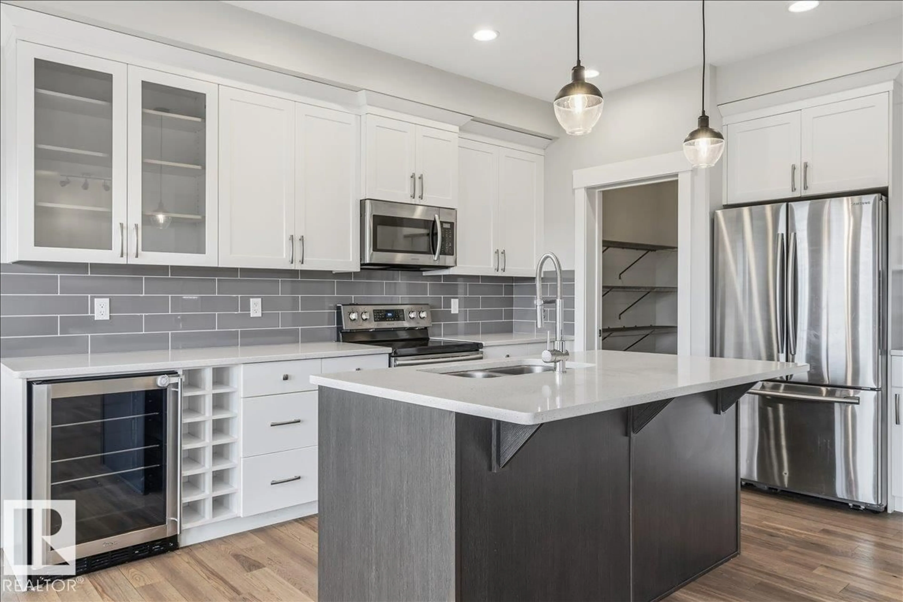 Open concept kitchen, unknown for 88 TRIBUTE CM, Spruce Grove Alberta T7X0W6