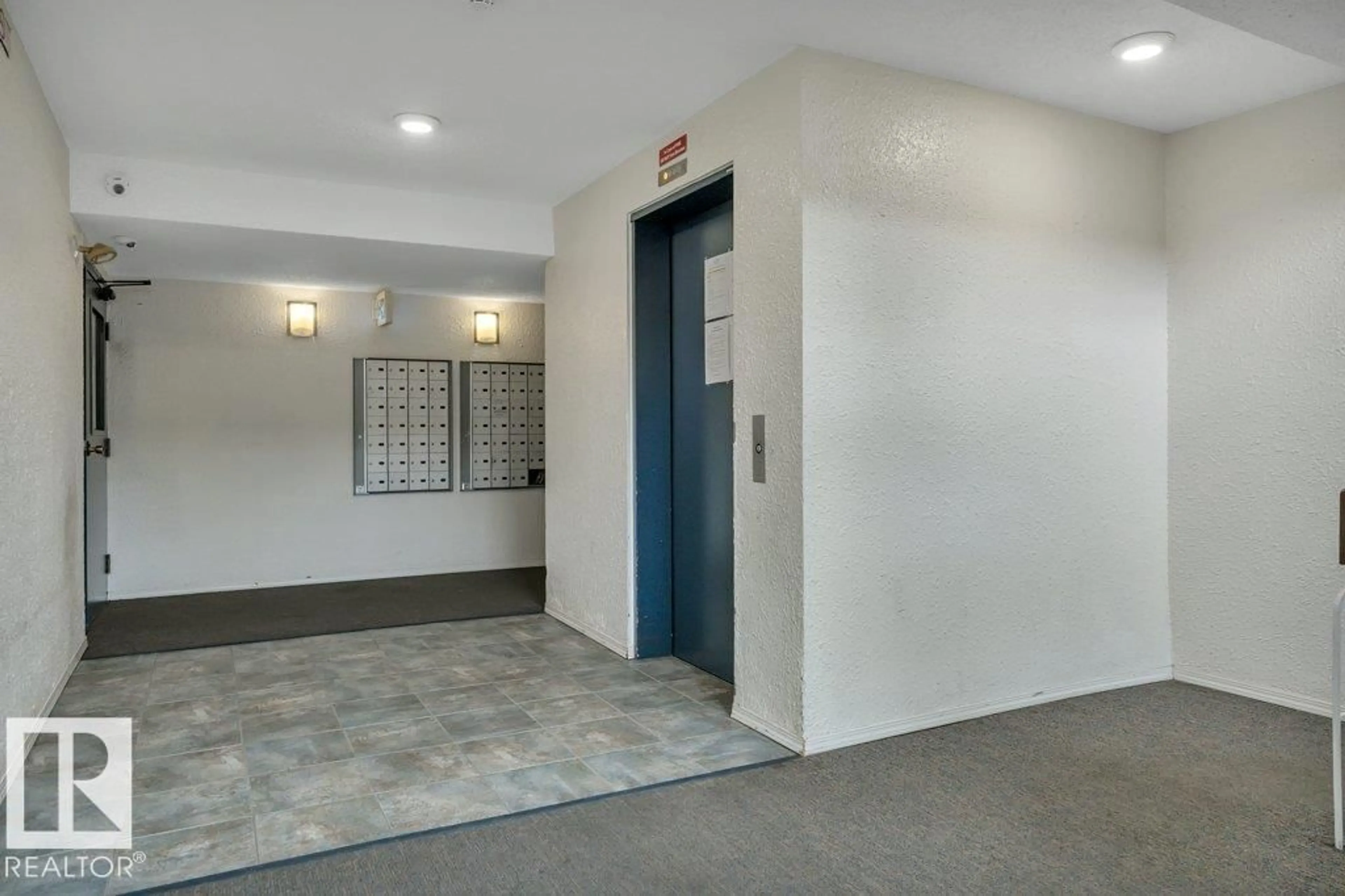 Indoor foyer for #204 - 2620 MILL WOODS RD E, Edmonton Alberta T6L5K6
